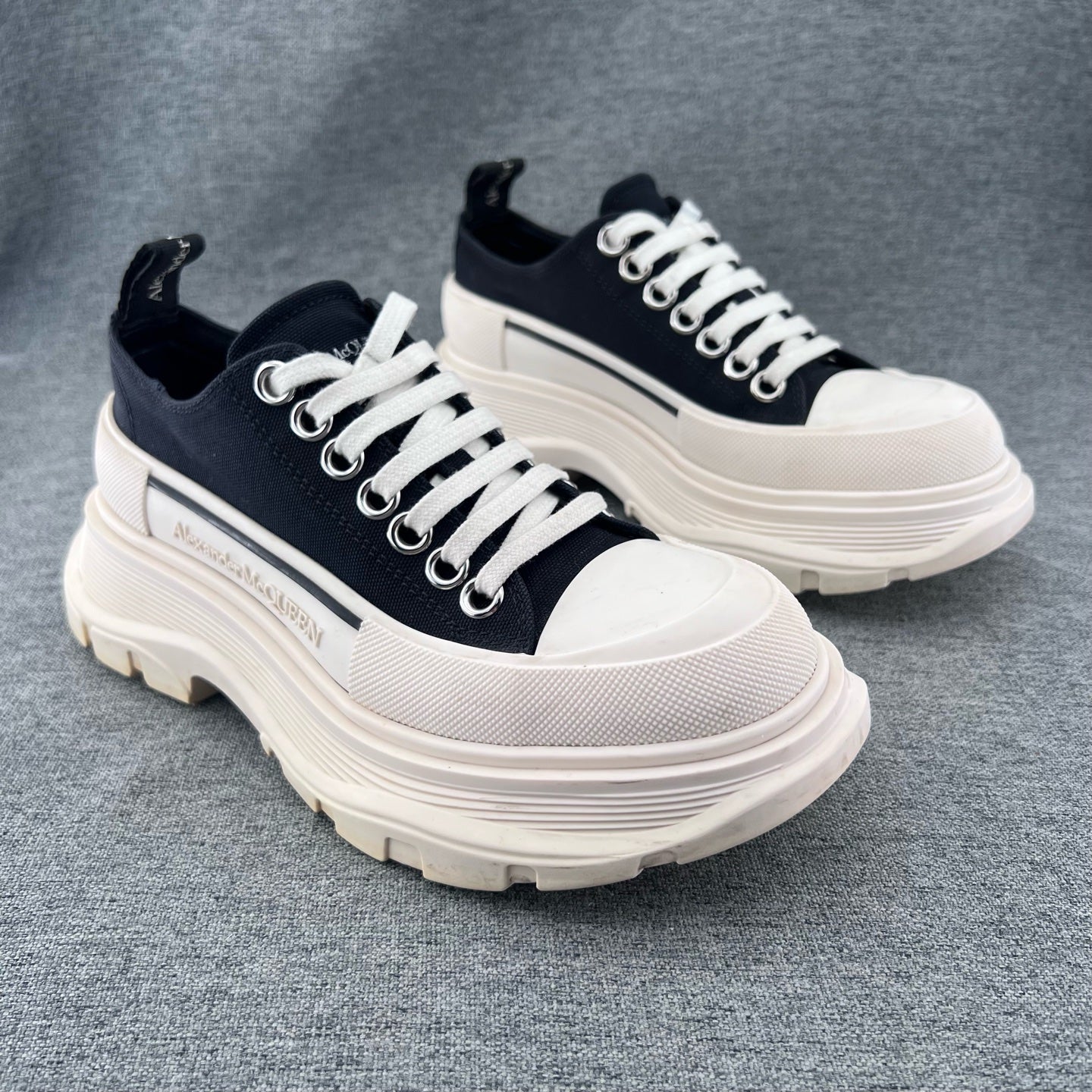Alexander McQueen Canvas Lifestyle sneakers