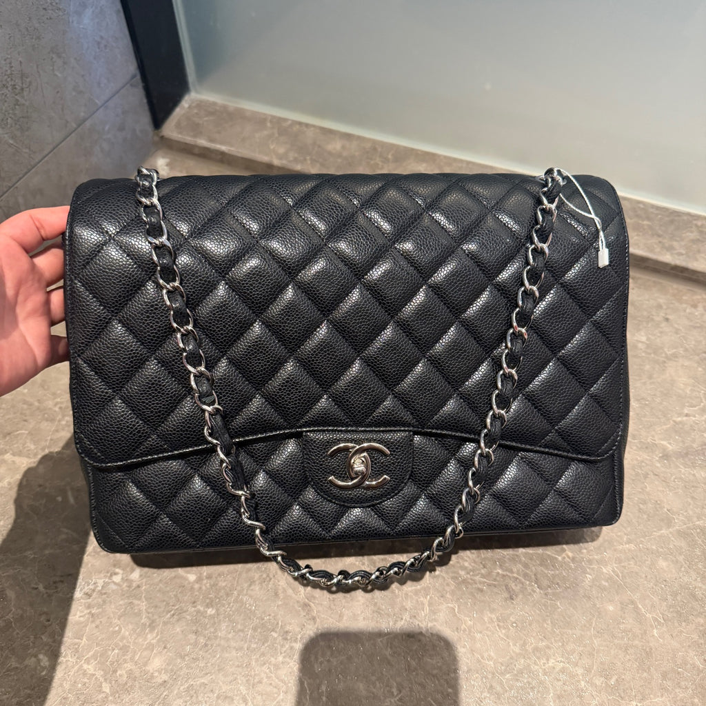 Chanel Metal Gold 23.0 × 33 × 10.0 A58601 Y01864 C3906