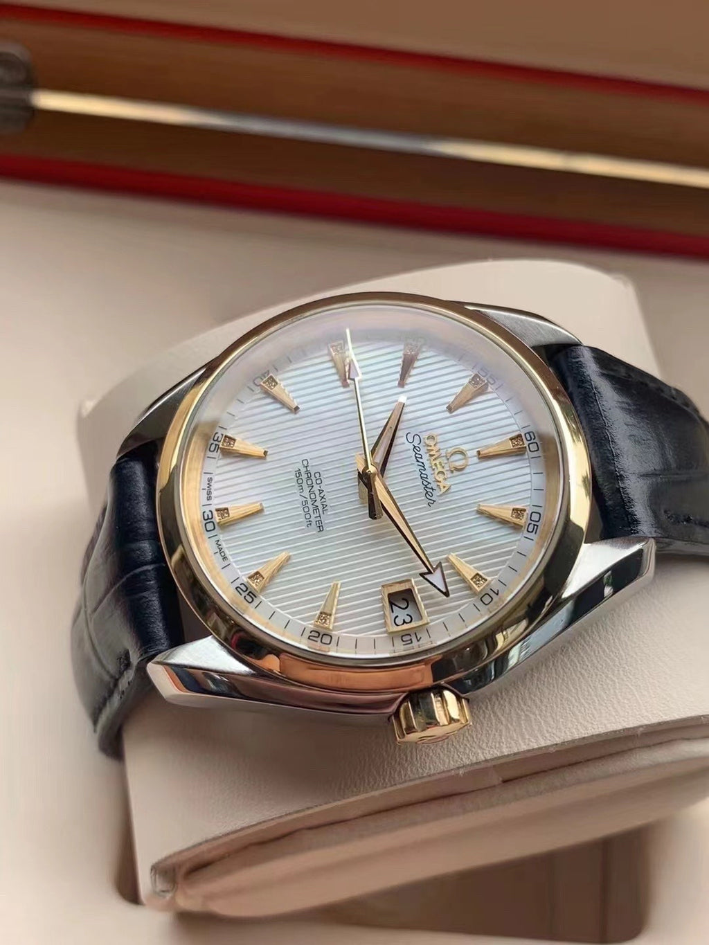 Omega Seahorse White Automatic (self-winding) watch 38.5 millimeters 231.23.39.21.55.002