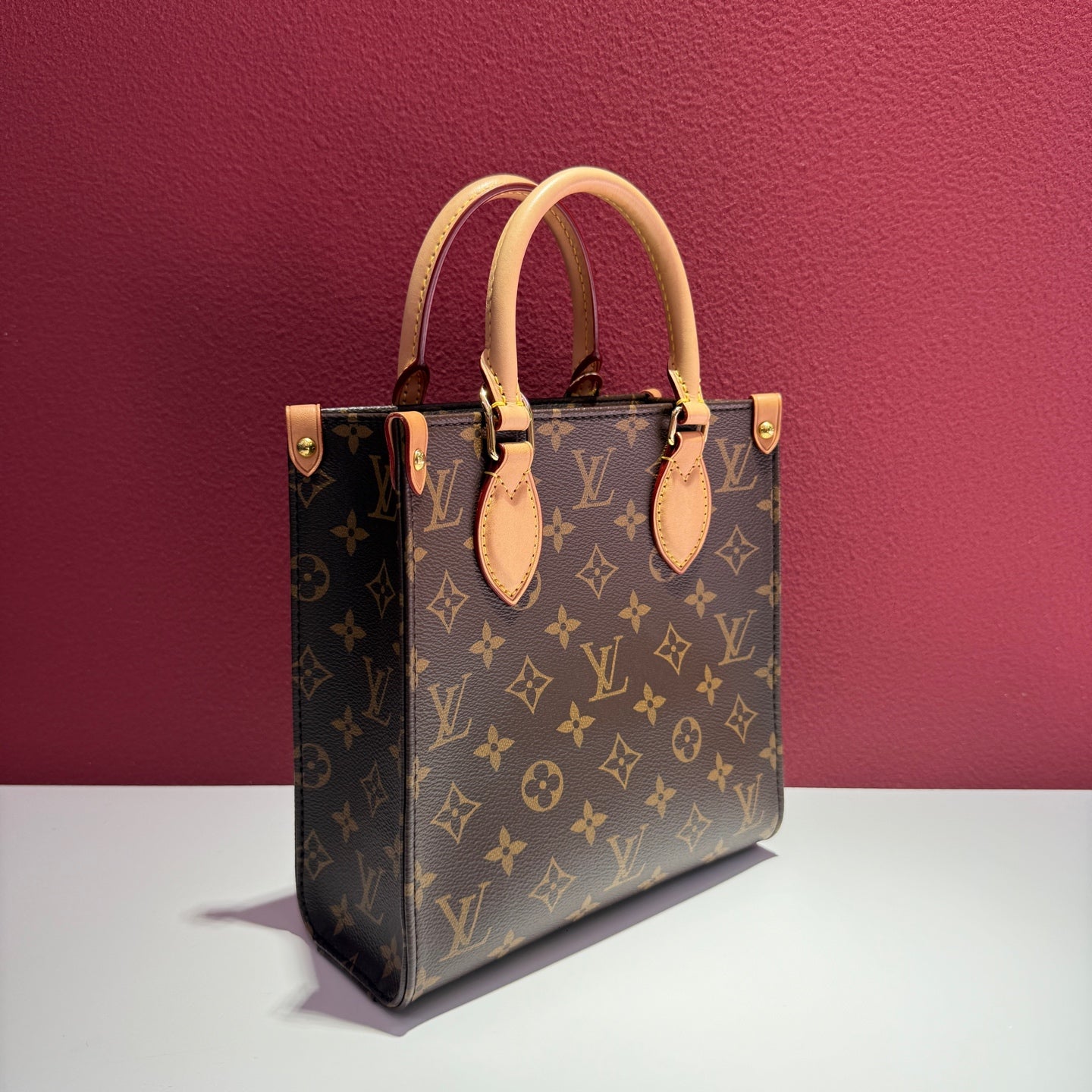Louis Vuitton Sac Plat Bb Tote 21.5 x 22 x 9 M46265