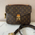 Louis Vuitton Messenger Bag
