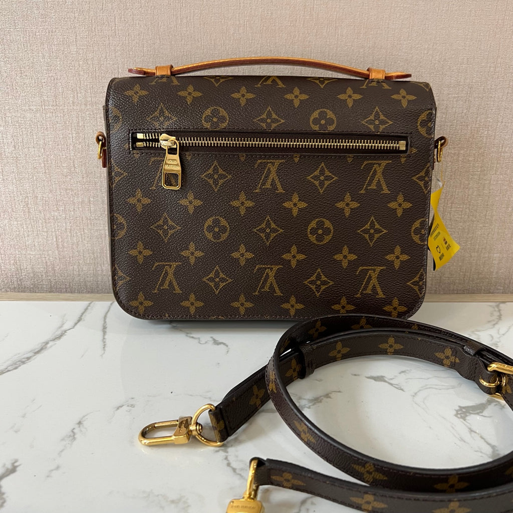 Louis Vuitton Messenger Bag