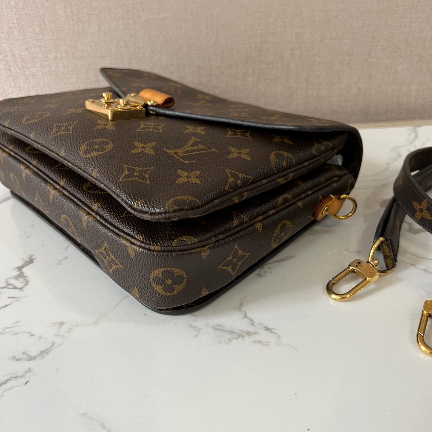 Louis Vuitton Messenger Bag