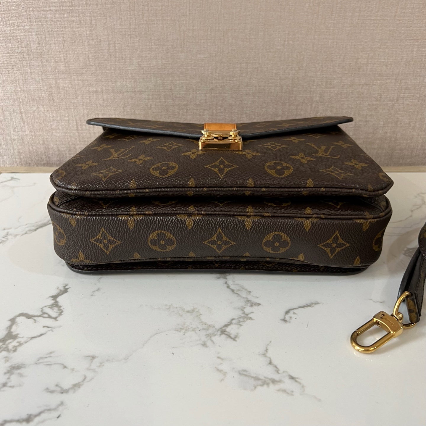 Louis Vuitton Messenger Bag