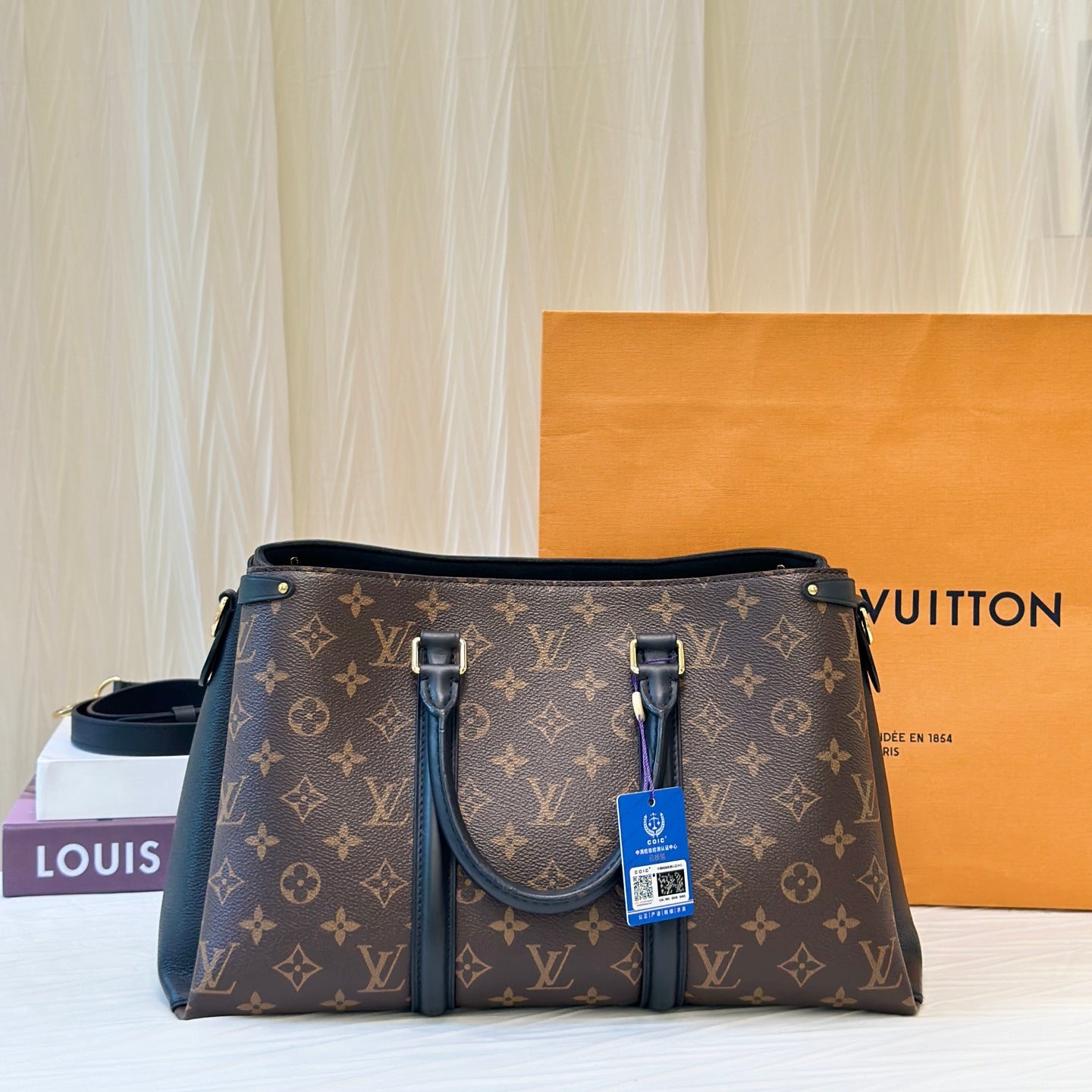 Louis Vuitton Crossbody M44817