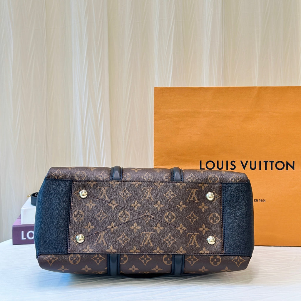 Louis Vuitton Crossbody M44817
