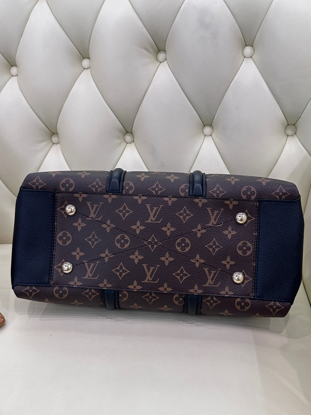 Louis Vuitton Crossbody M44817