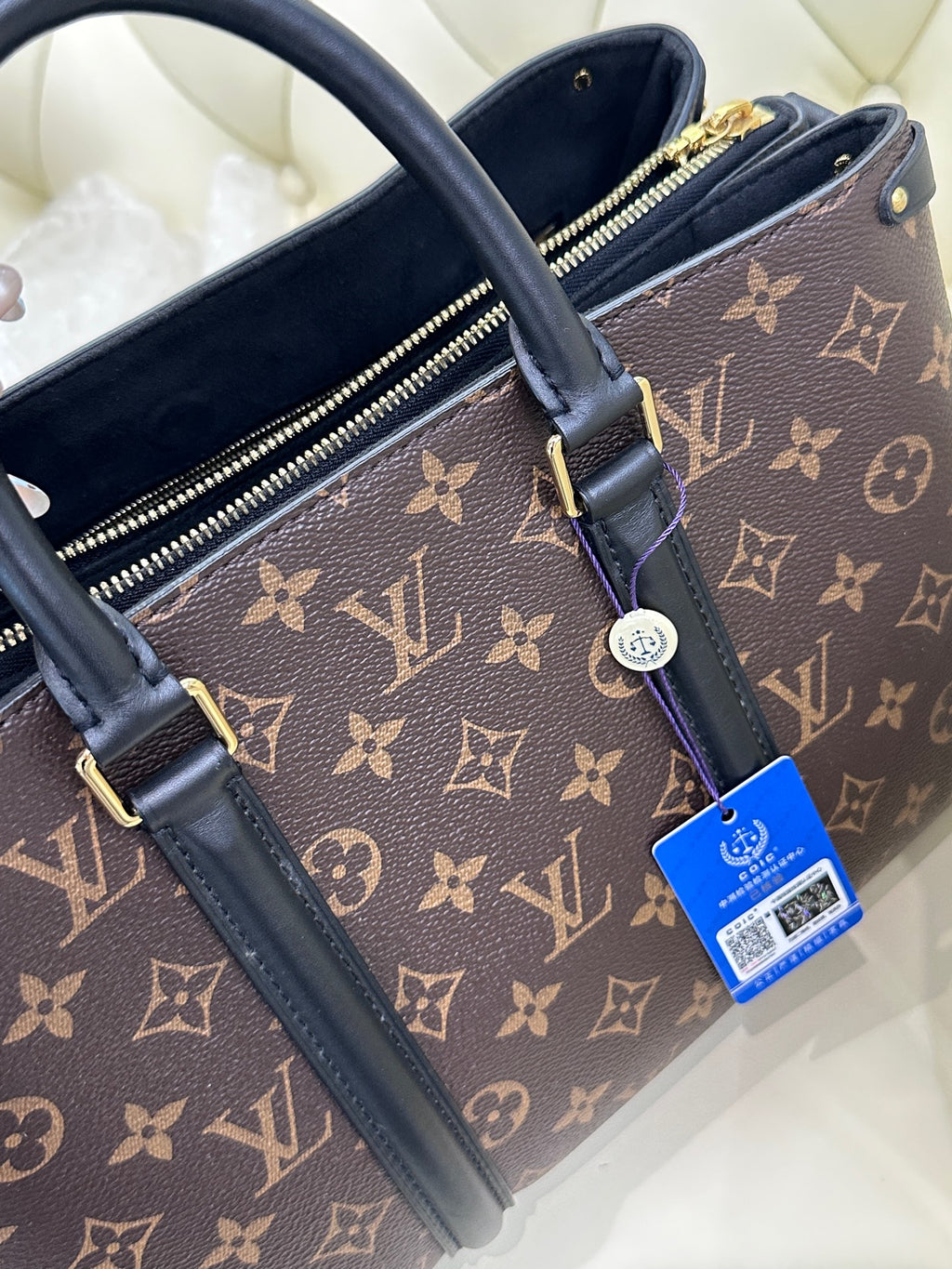 Louis Vuitton Crossbody M44817