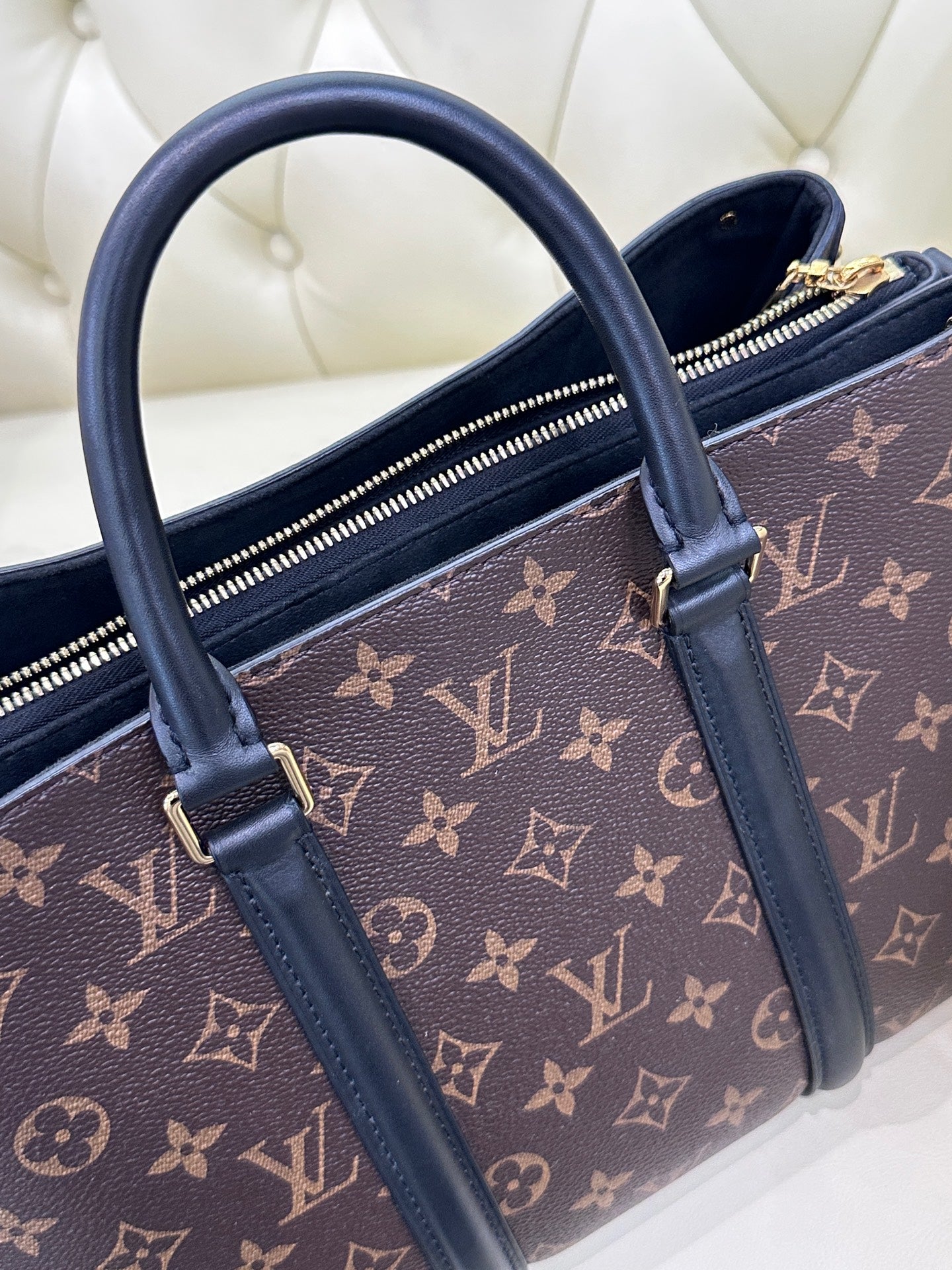 Louis Vuitton Crossbody M44817