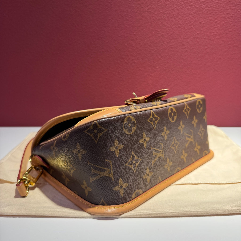 Louis Vuitton Diane Crossbody 24x15x9cm M45985