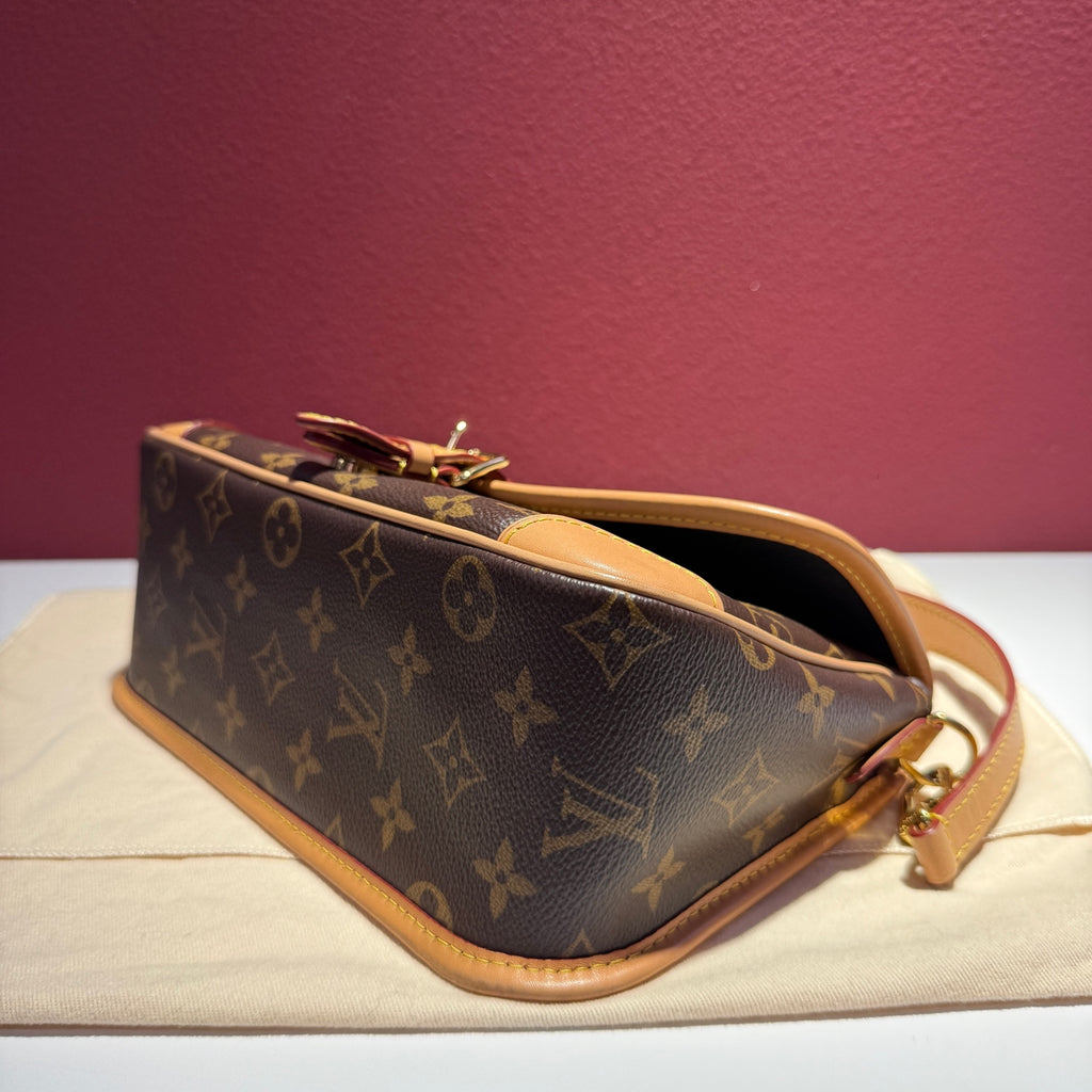 Louis Vuitton Diane Crossbody 24x15x9cm M45985