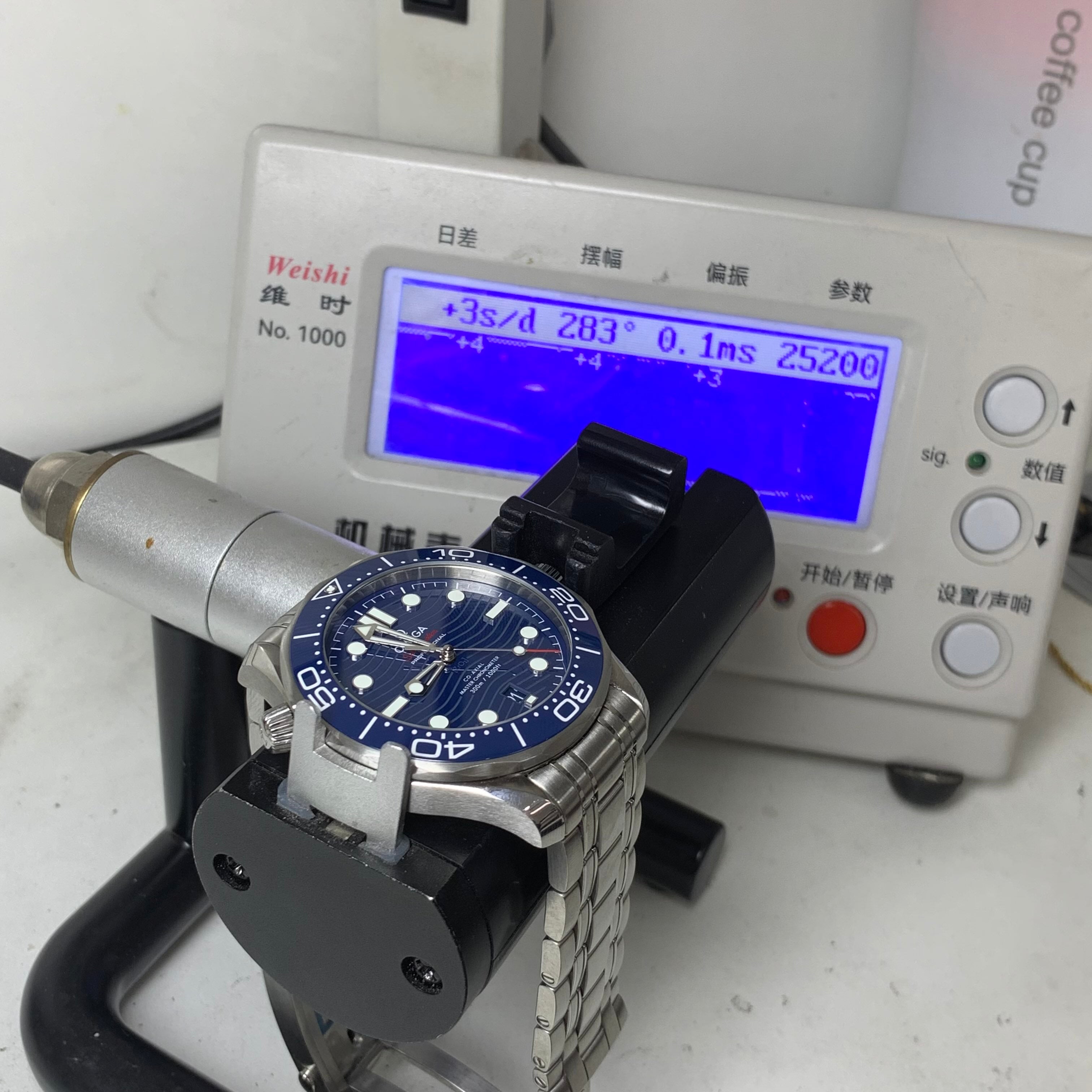 Omega Seahorse Series 42 210.30.42.20.03.001