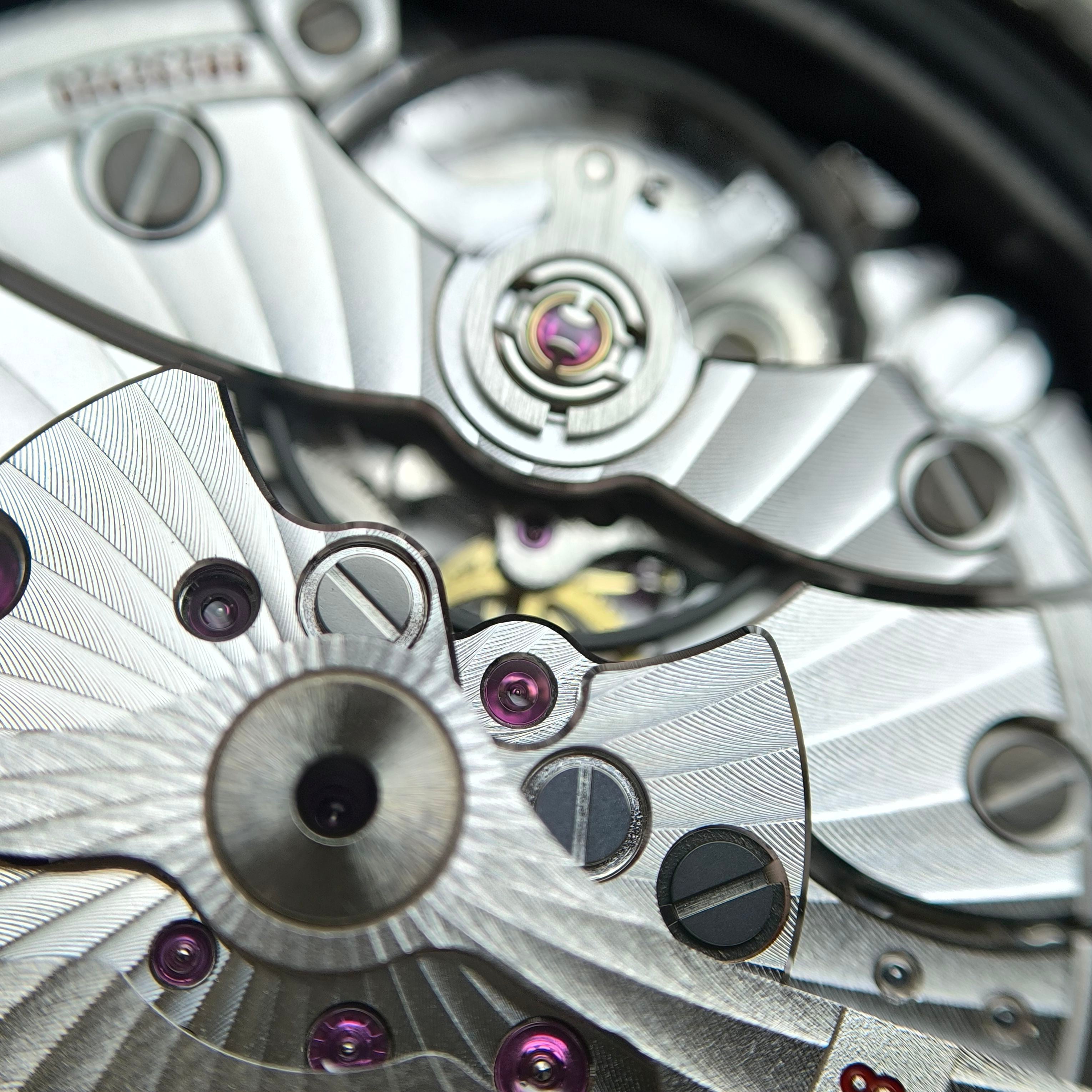 Omega Seahorse 43 millimeters 220.12.43.22.03.002