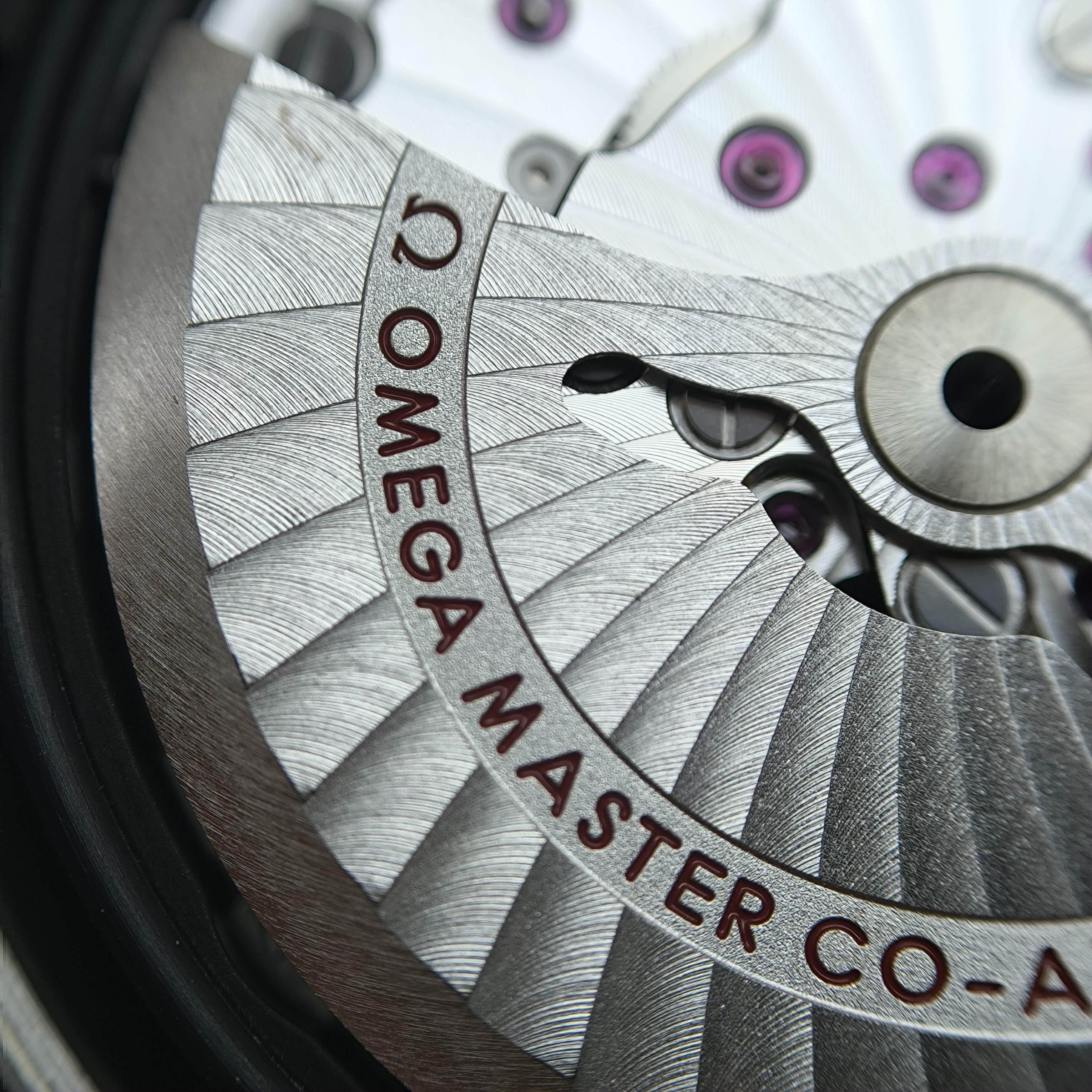 Omega Seahorse 43 millimeters 220.12.43.22.03.002