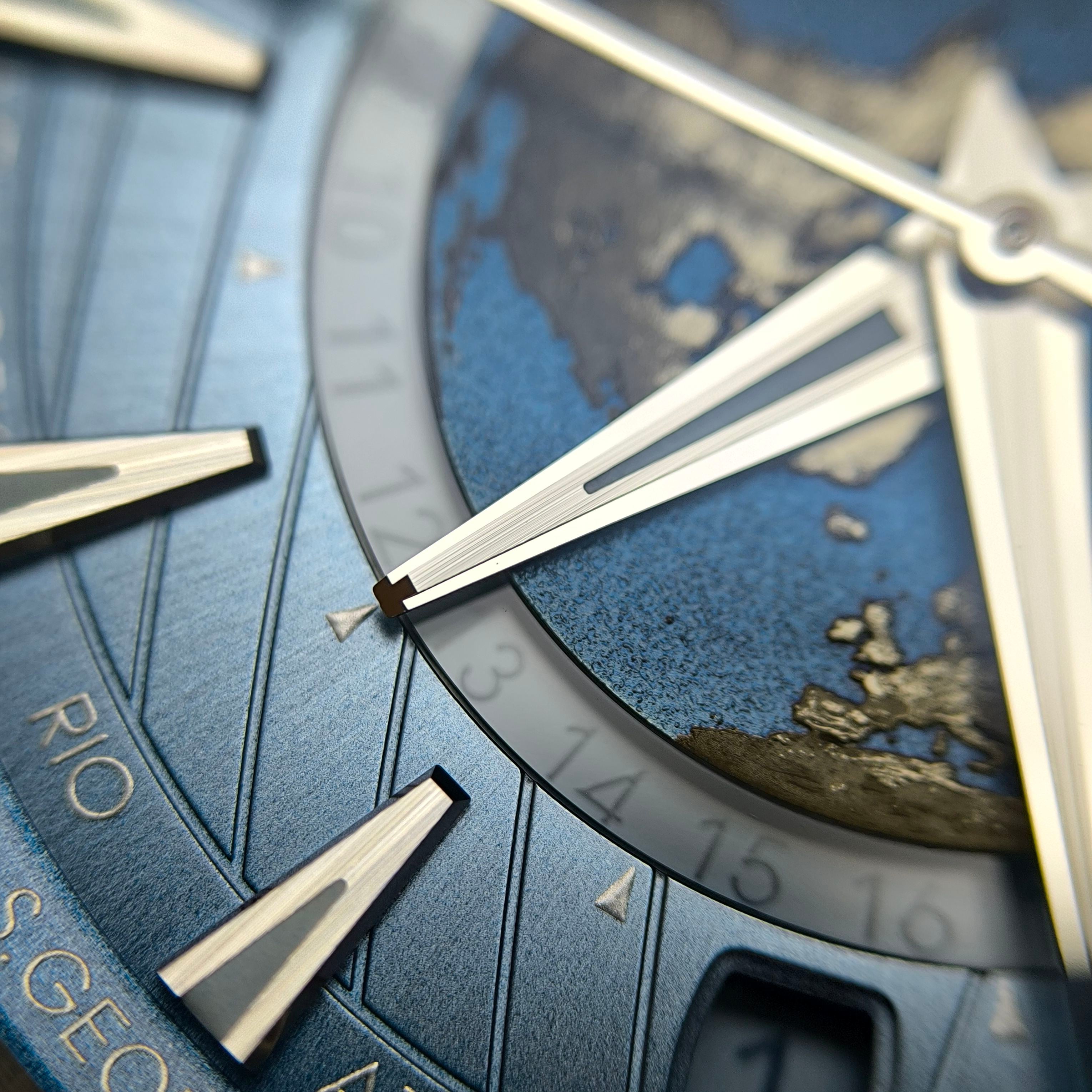 Omega Seahorse 43 millimeters 220.12.43.22.03.002