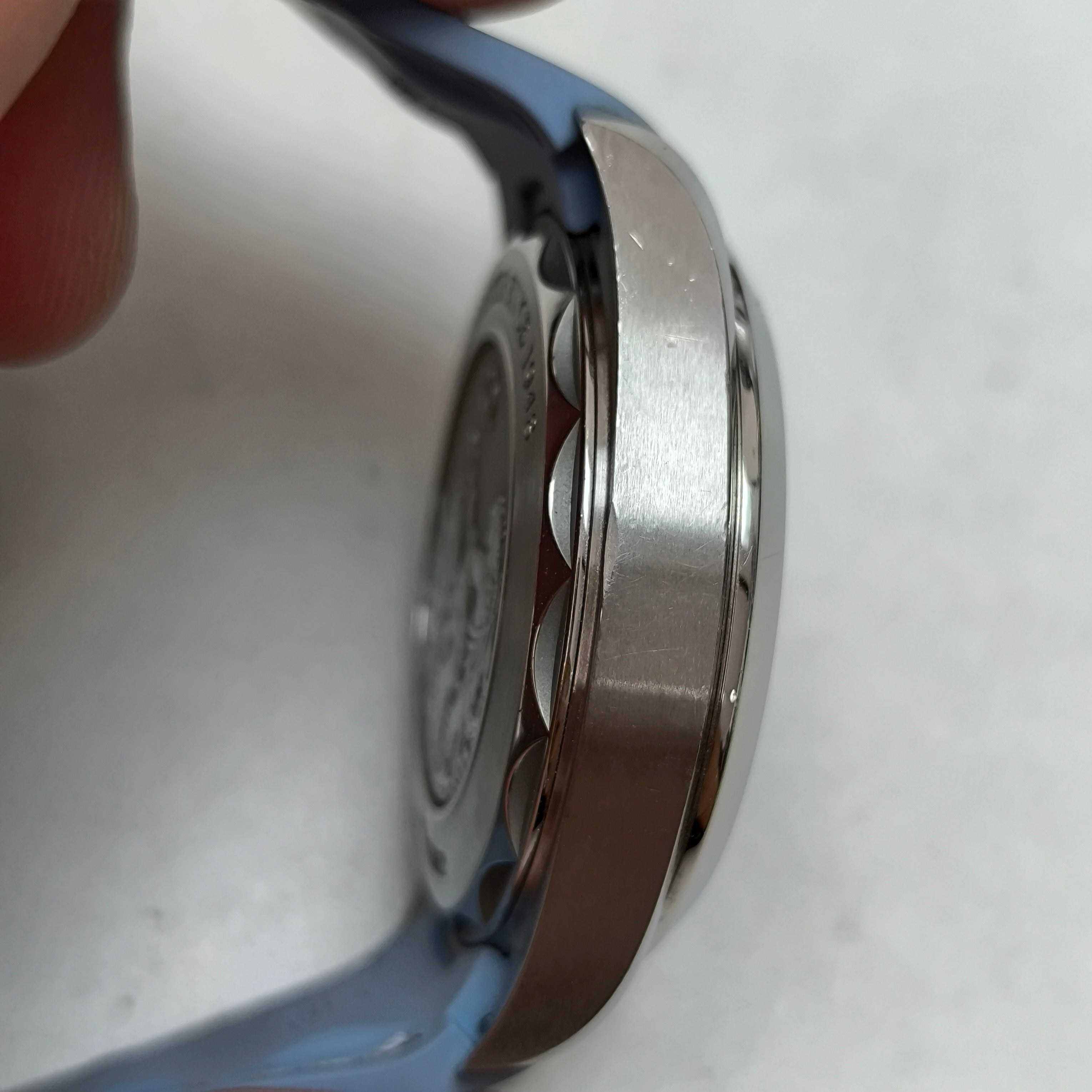 Omega Seahorse 43 millimeters 220.12.43.22.03.002