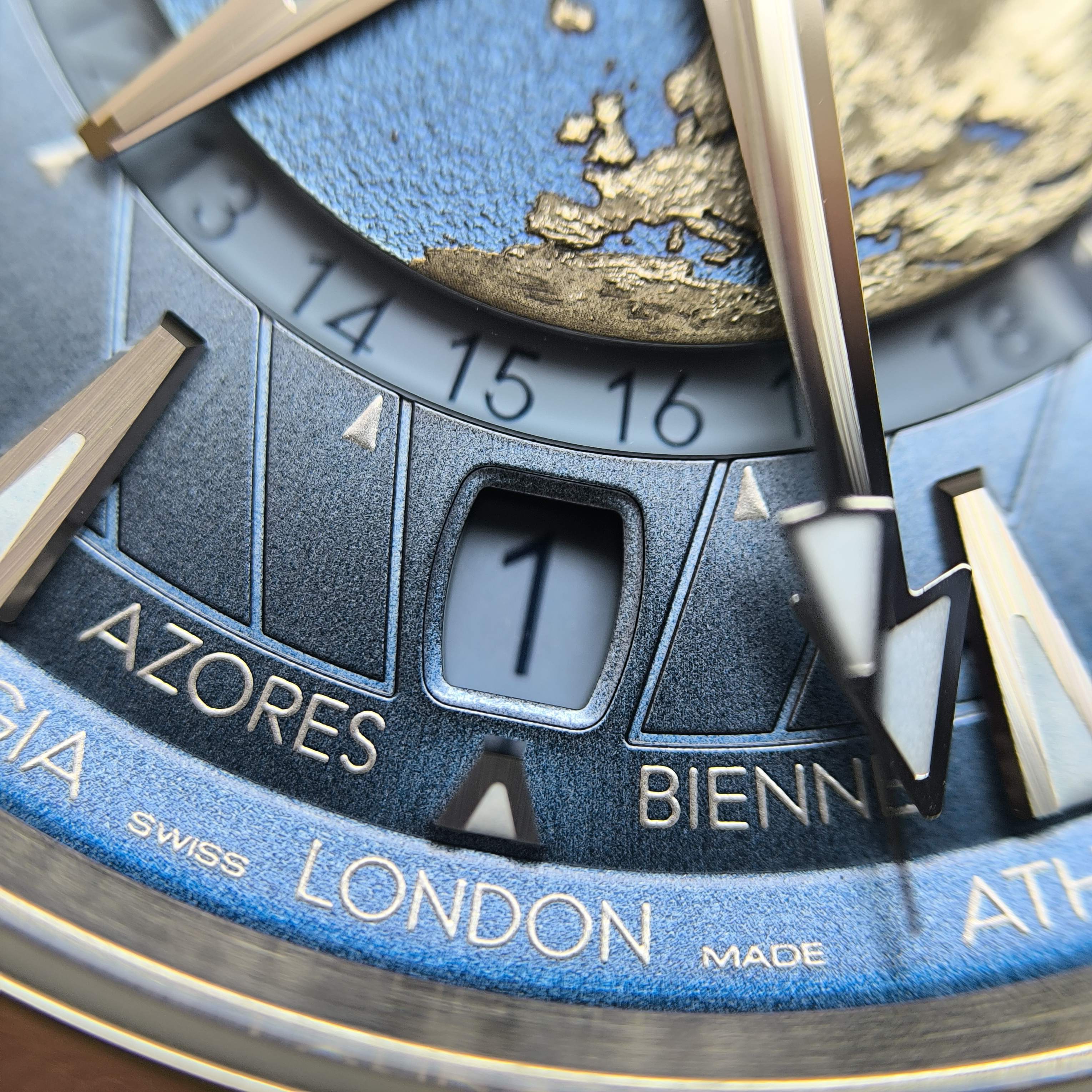Omega Seahorse 43 millimeters 220.12.43.22.03.002