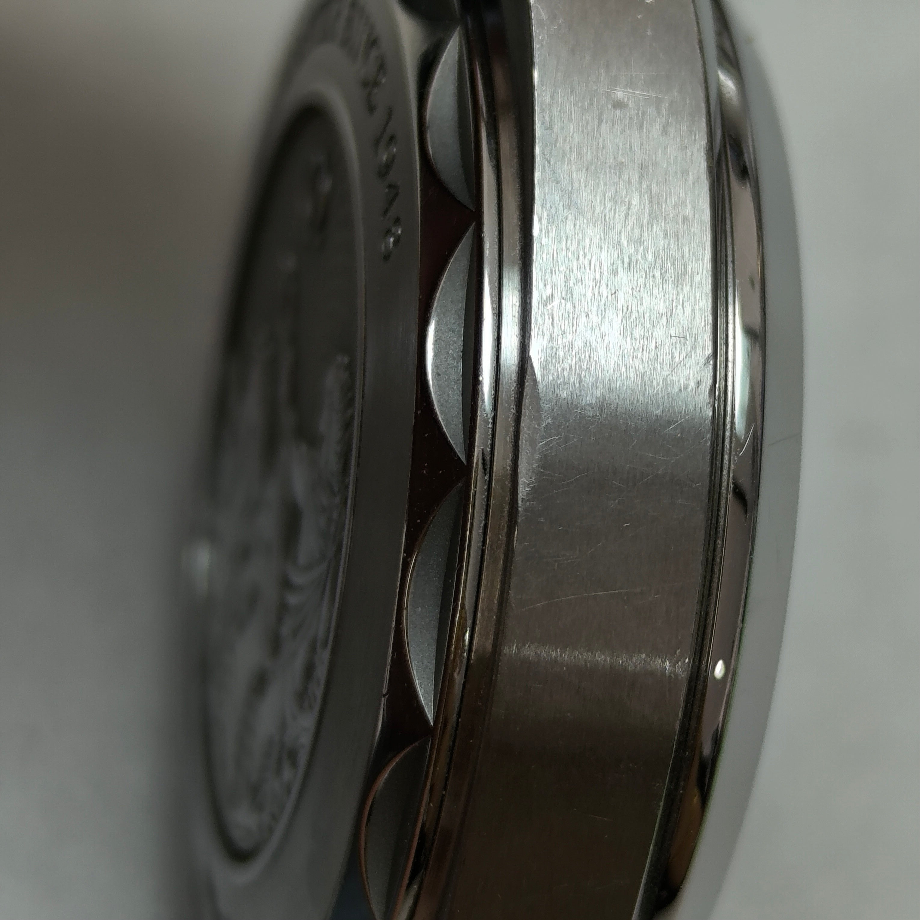 Omega Seahorse 43 millimeters 220.12.43.22.03.002