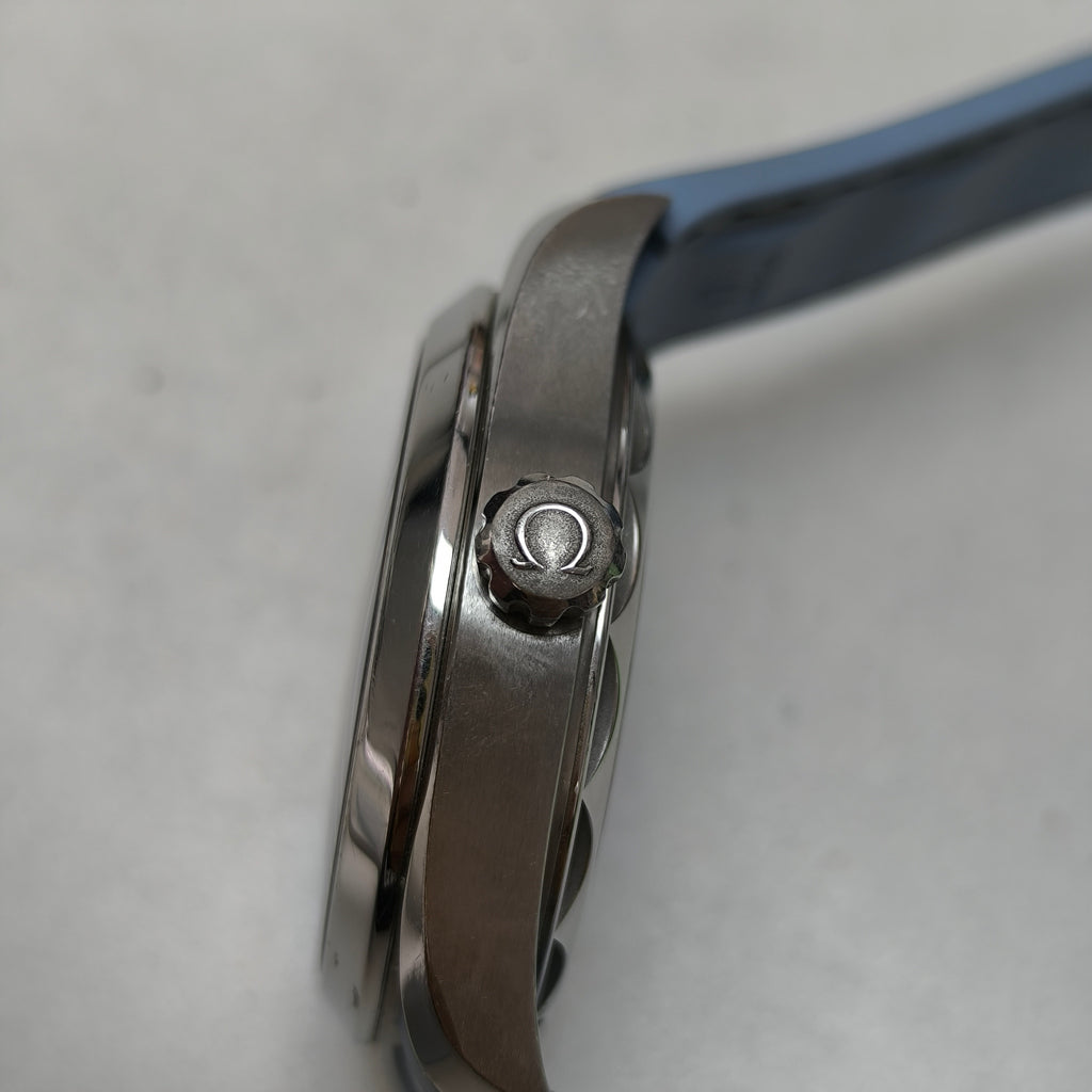 Omega Seahorse 43 millimeters 220.12.43.22.03.002