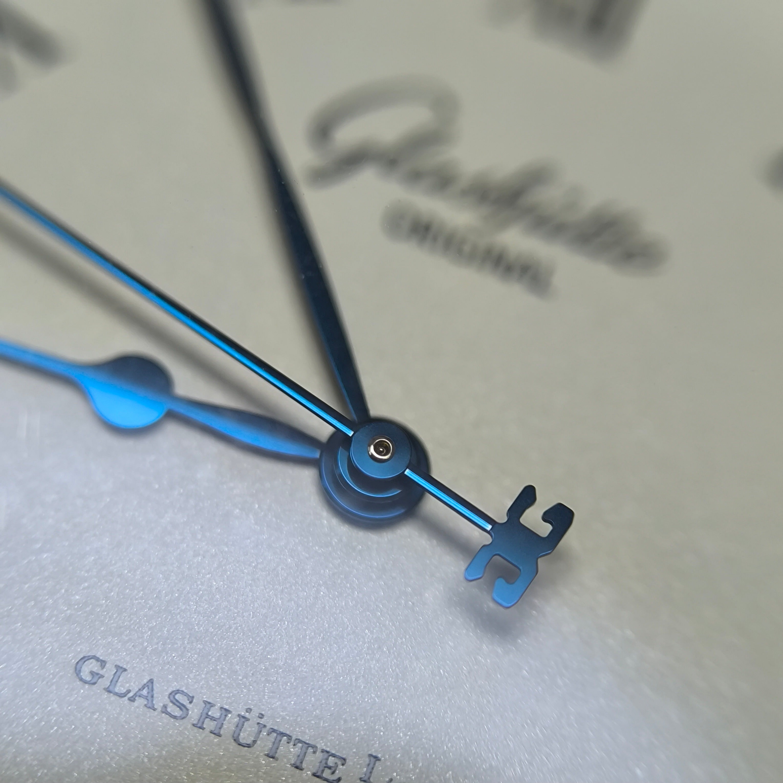 Glashutte Original Member of Parliament 40 millimeters 1-39-59-01-05-04
