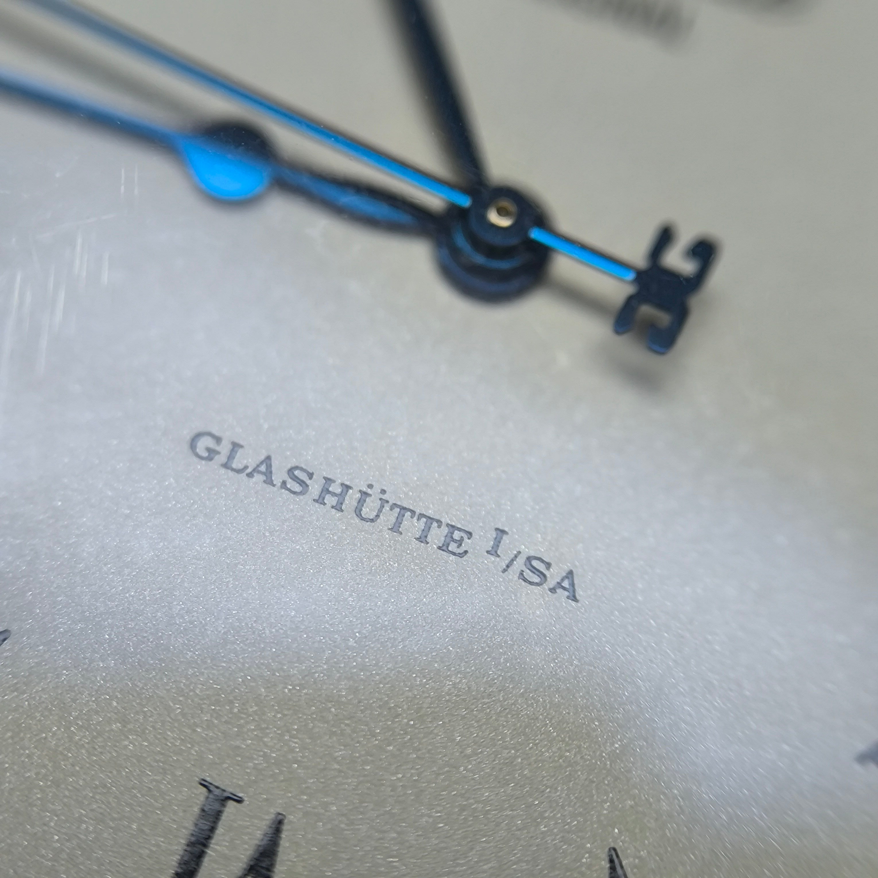 Glashutte Original Member of Parliament 40 millimeters 1-39-59-01-05-04