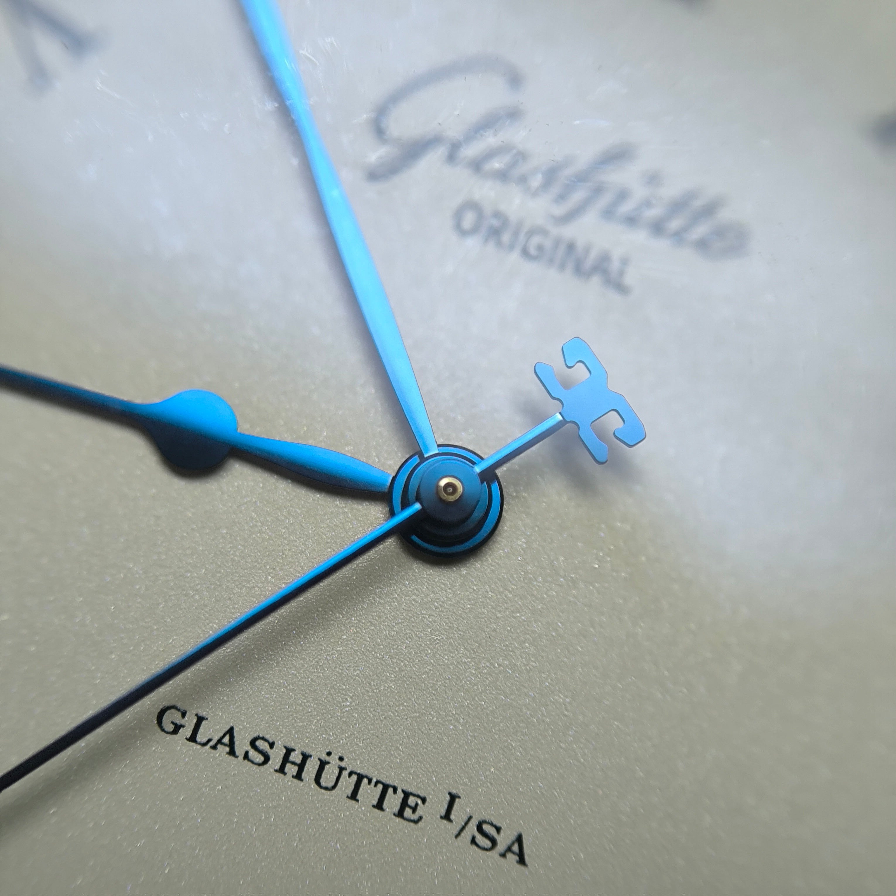Glashutte Original Member of Parliament 40 millimeters 1-39-59-01-05-04
