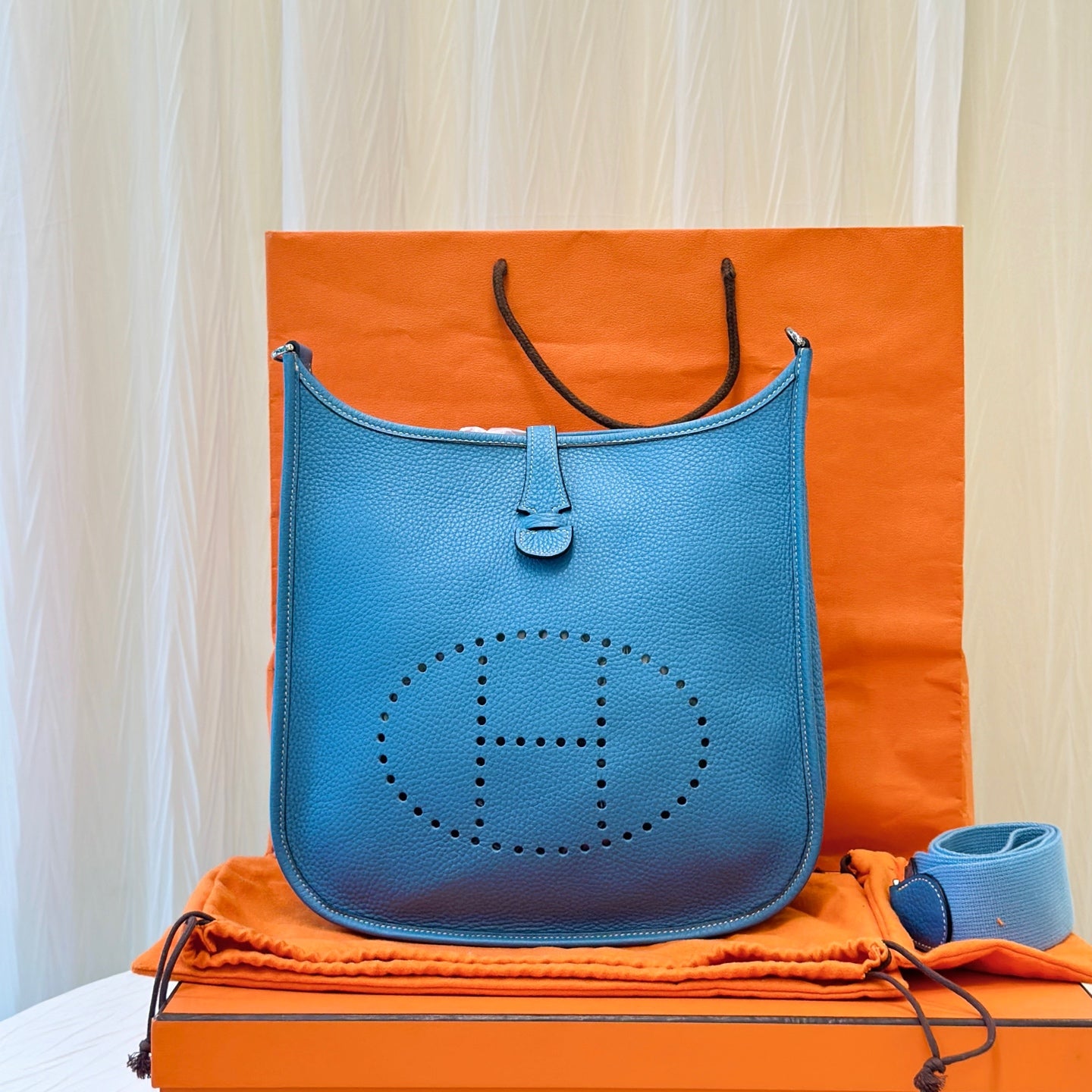 Hermes 915875