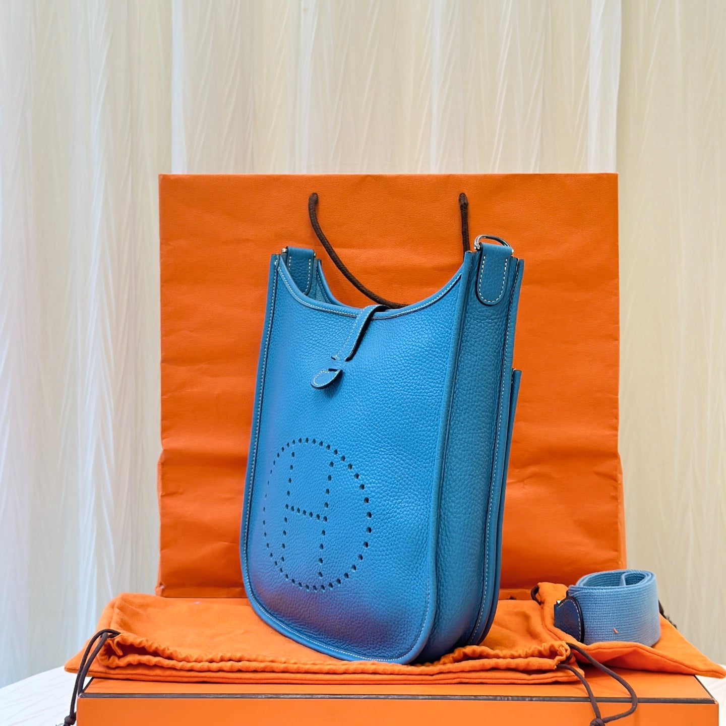 Hermes 915875