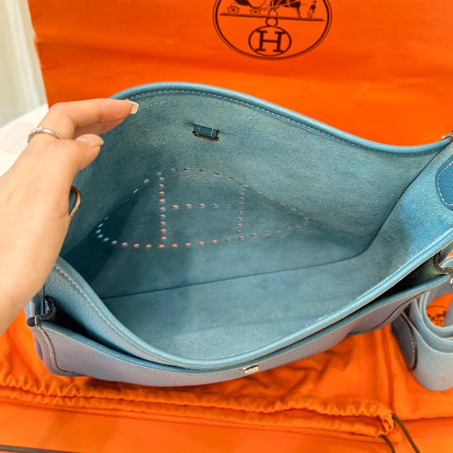 Hermes 915875