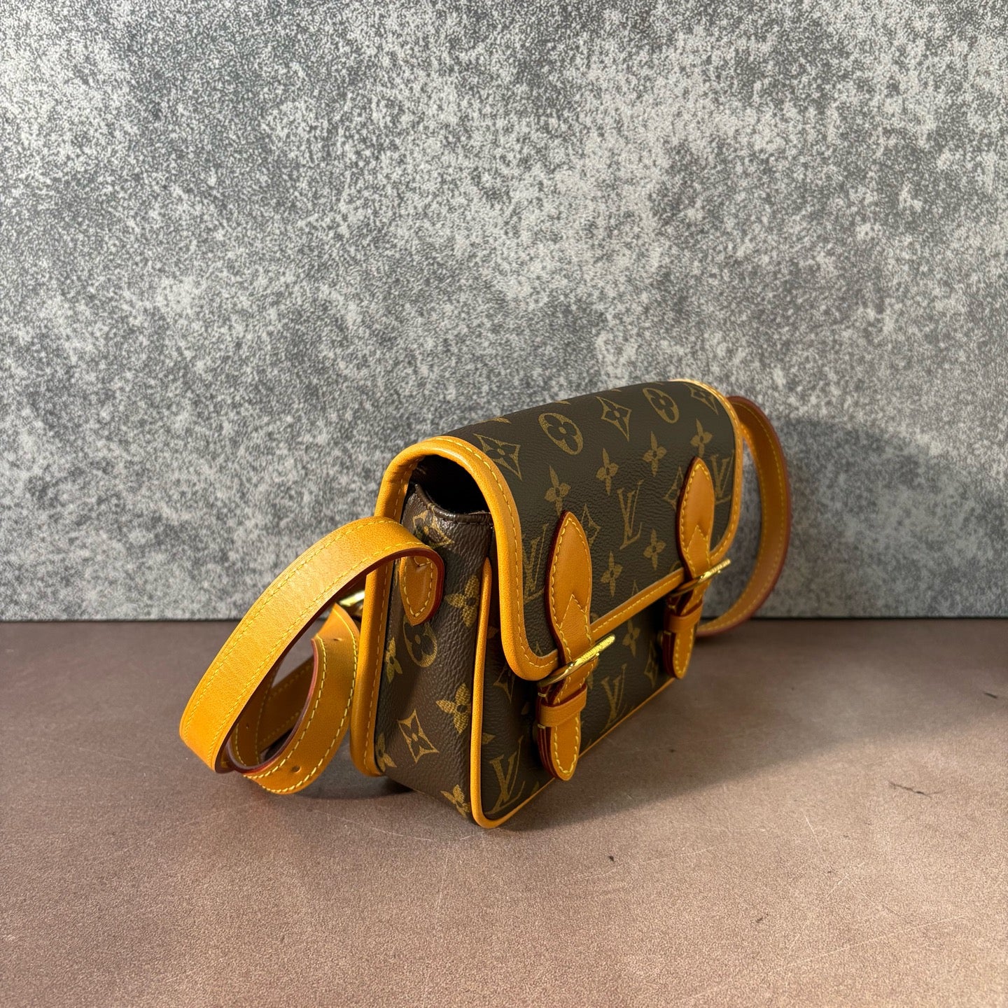 Louis Vuitton Messenger Bag