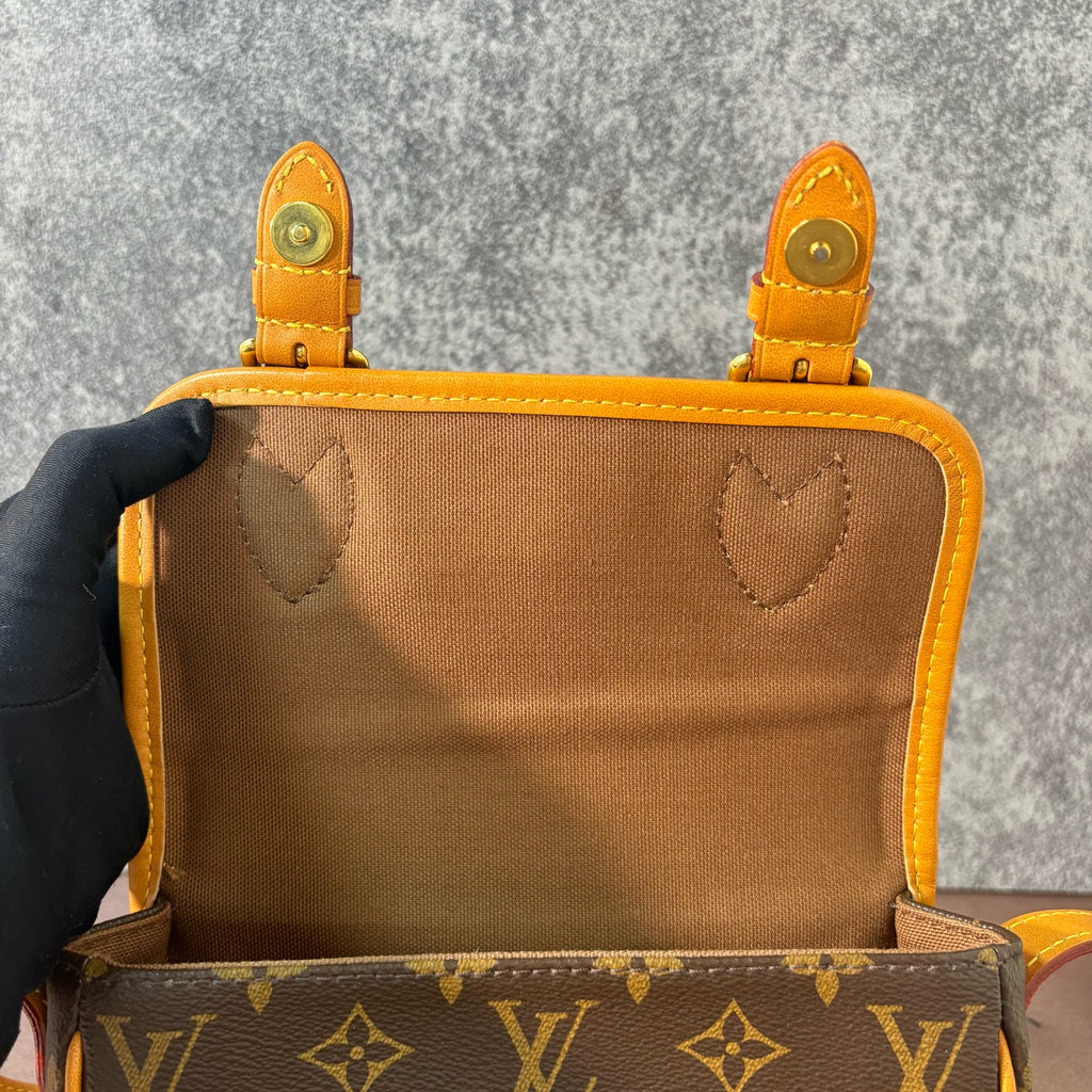 Louis Vuitton Messenger Bag