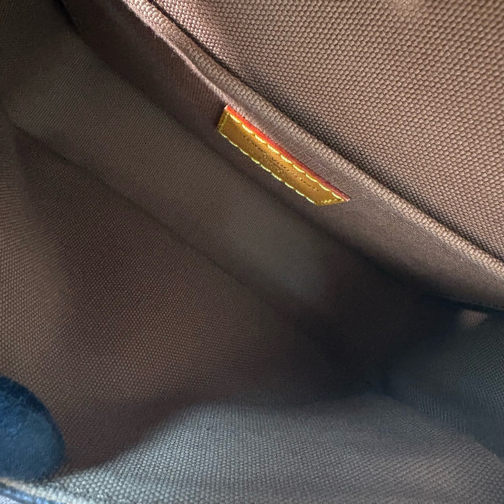 Louis Vuitton Messenger Bag