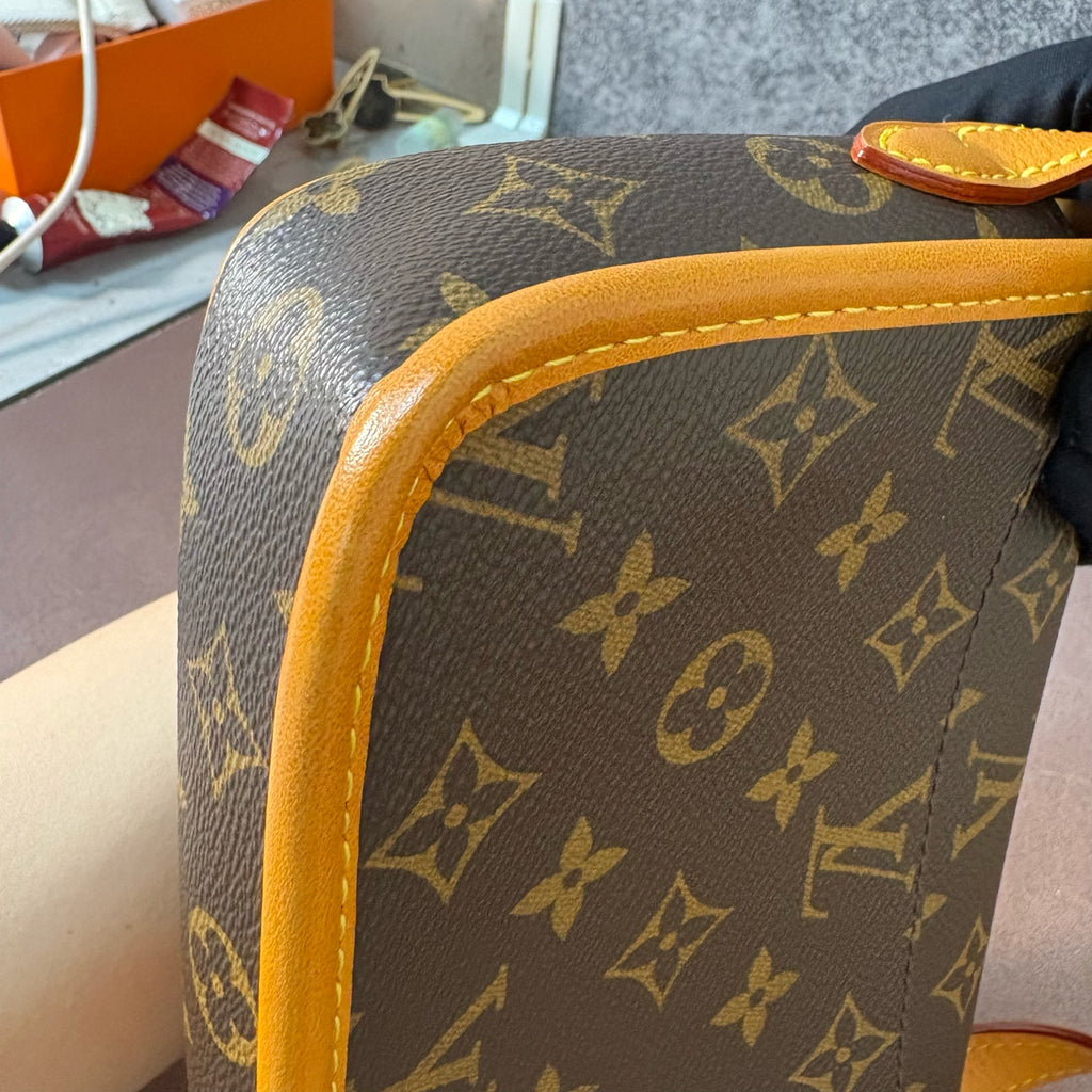 Louis Vuitton Messenger Bag