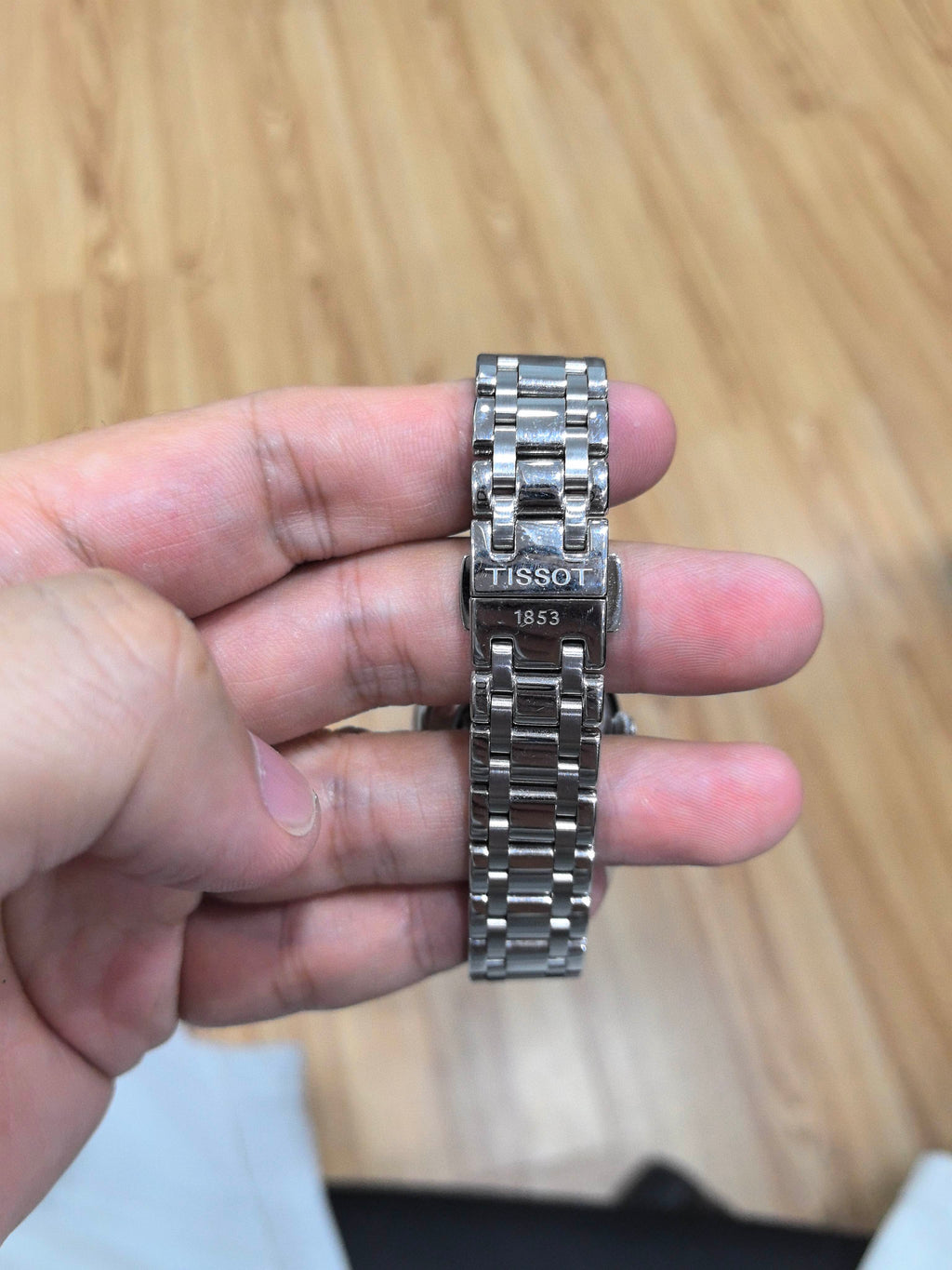 Tissot Little Beauty 29 millimeters T126.207.11.013.00