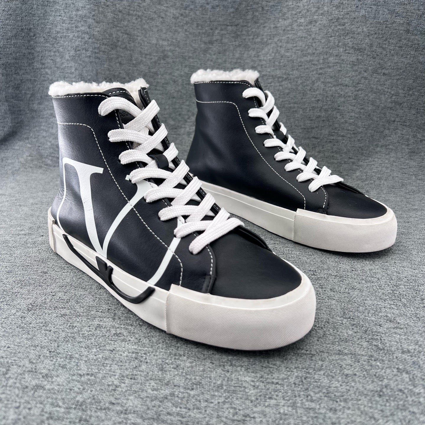 Valentino Canvas