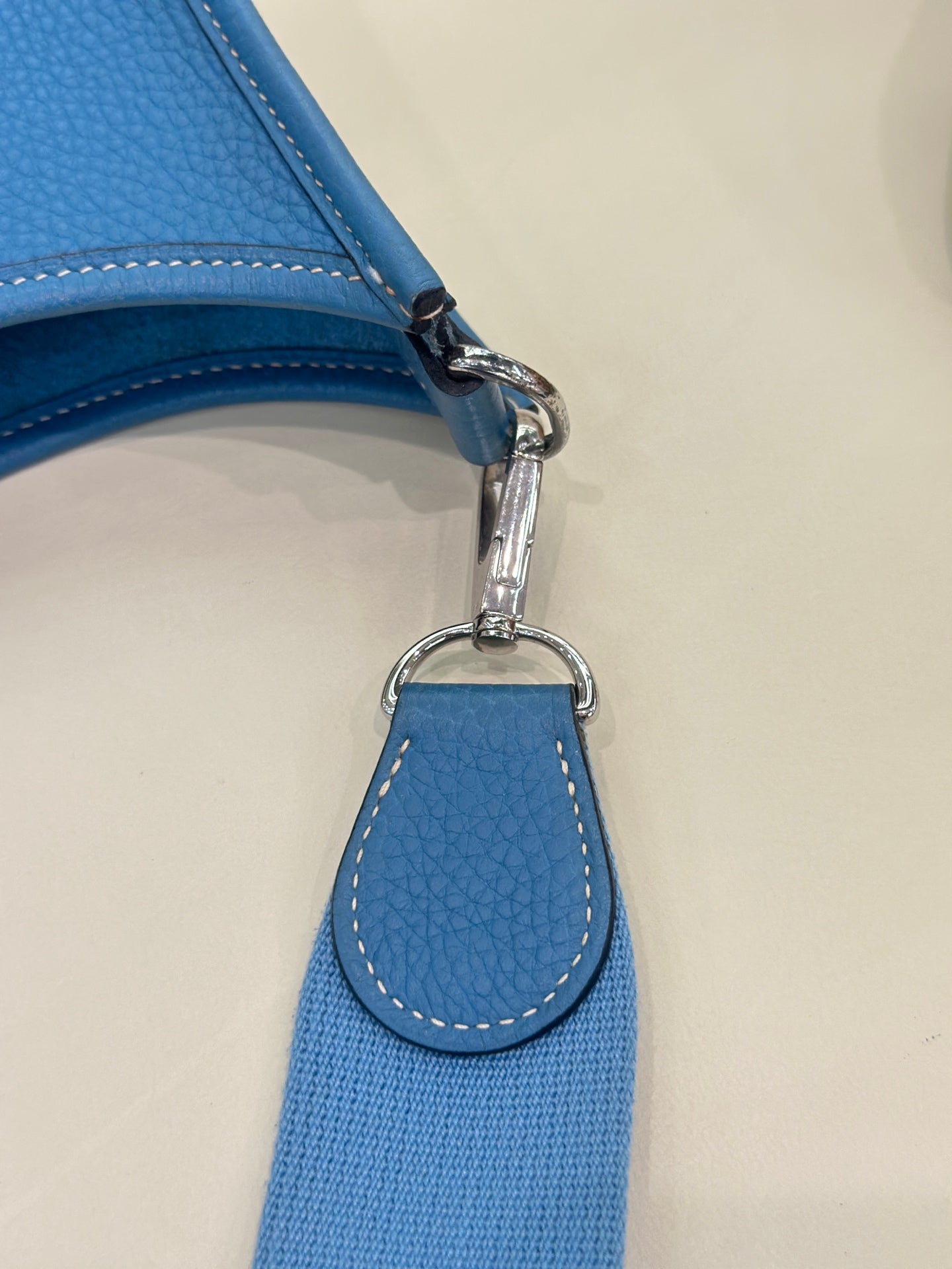 Hermes 915875
