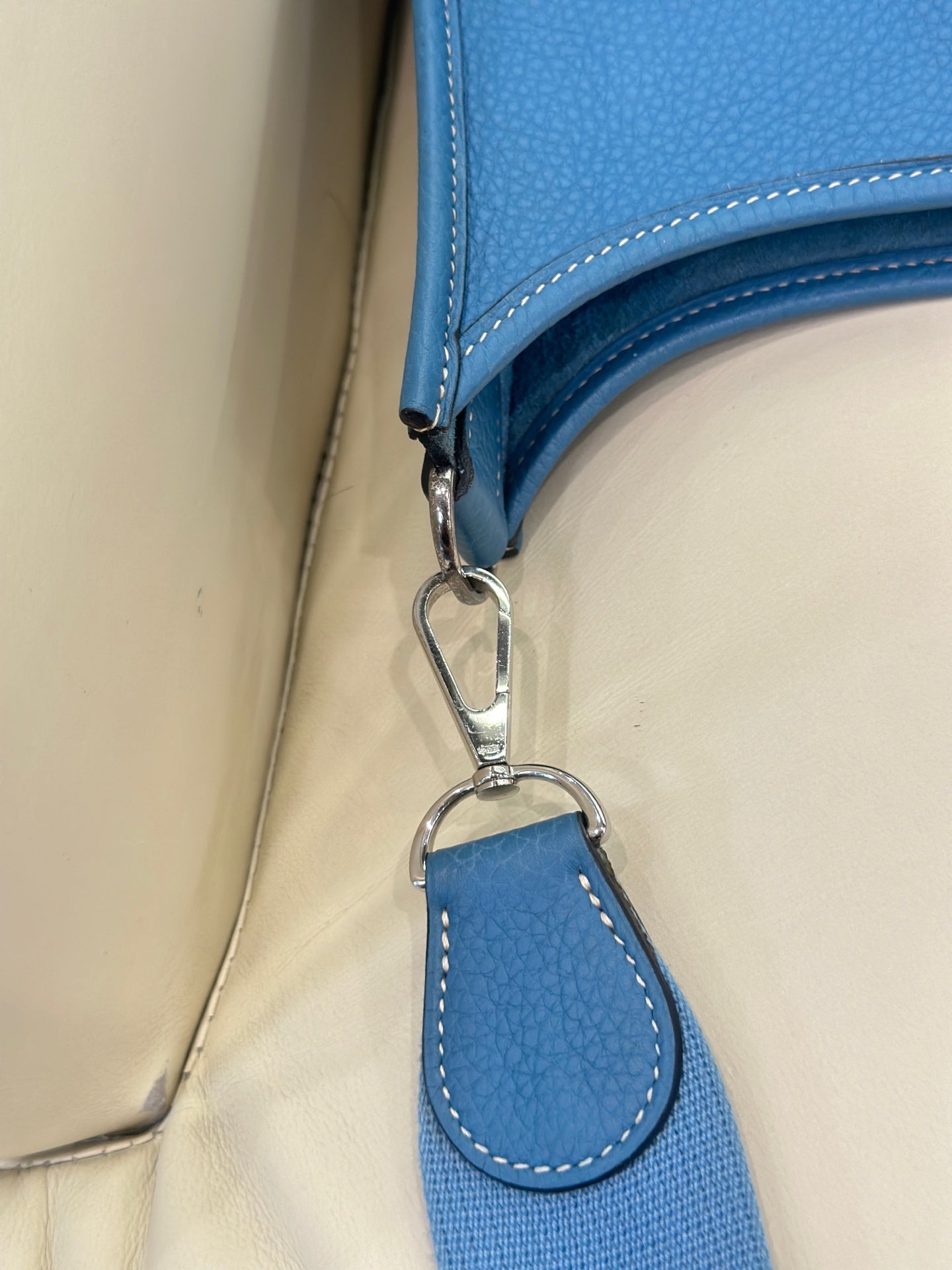 Hermes 915875