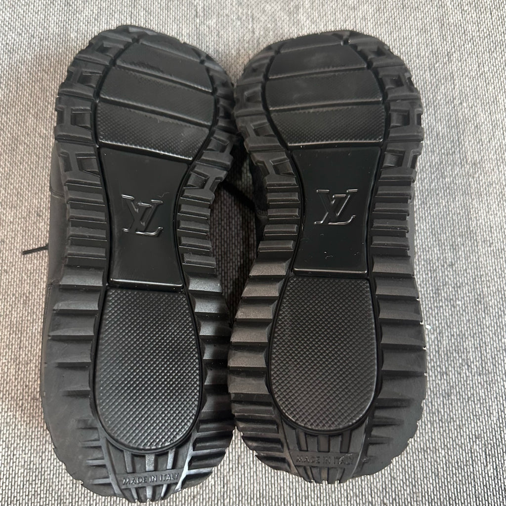 Louis Vuitton Black Athletic sneakers
