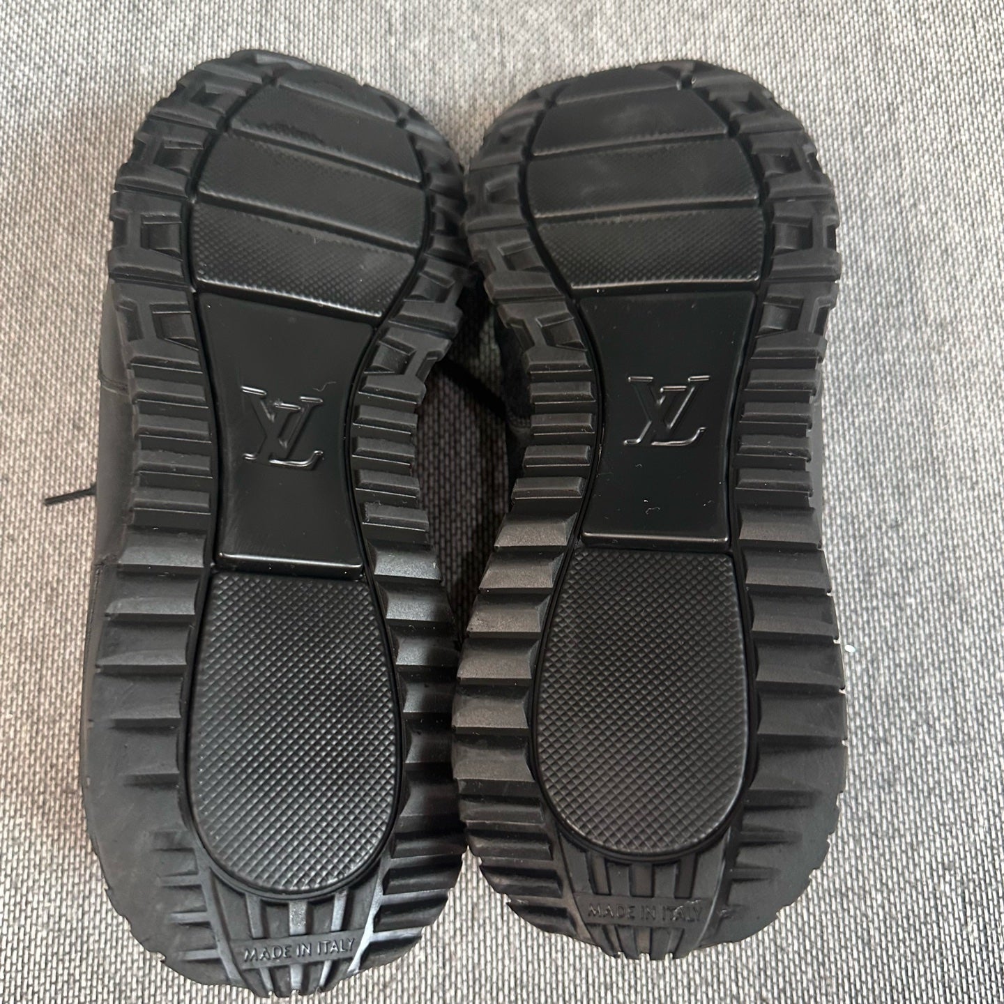 Louis Vuitton Black Athletic sneakers