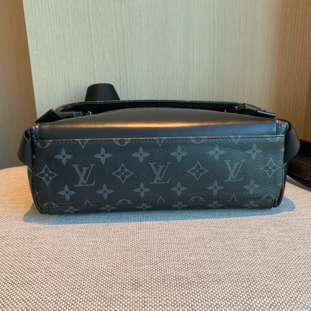 Louis Vuitton Messenger Bag