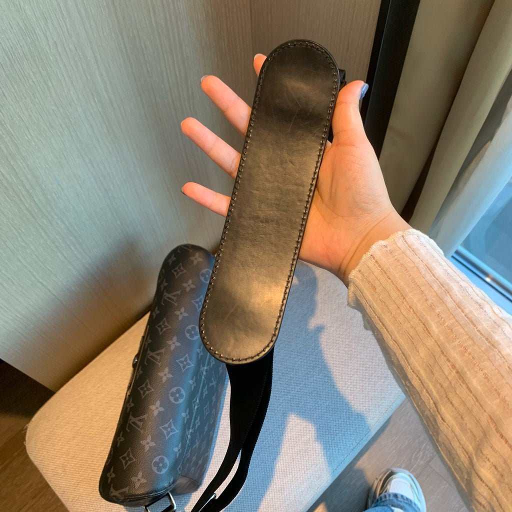 Louis Vuitton Messenger Bag