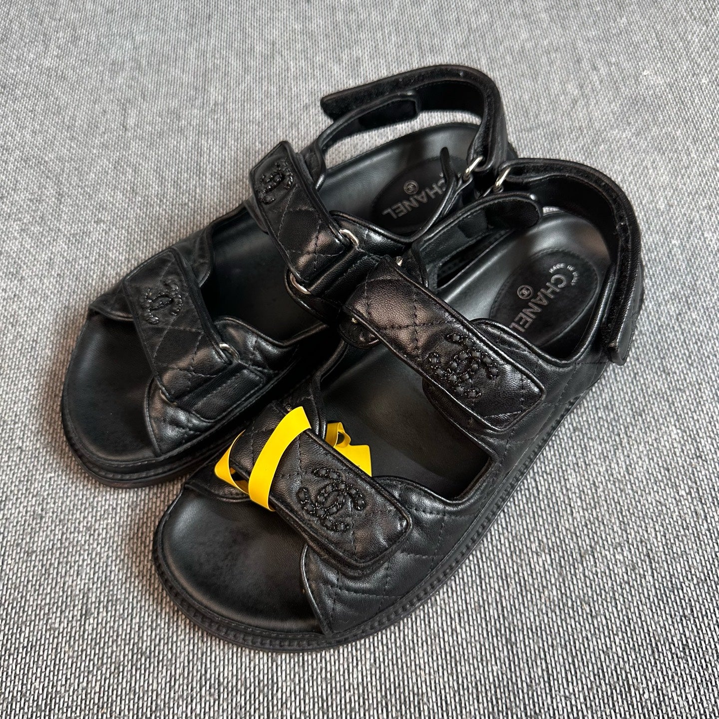 空白 Black