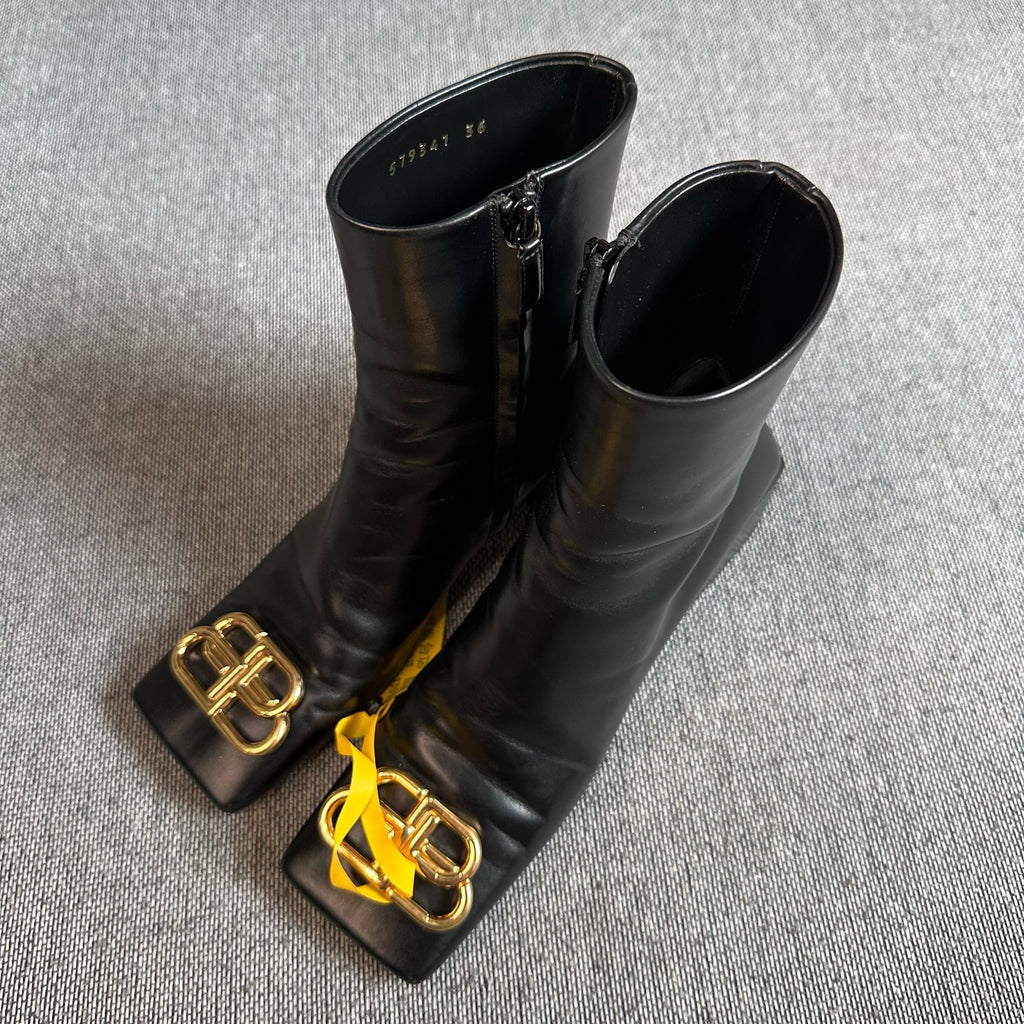 空白 Leather Ankle boots
