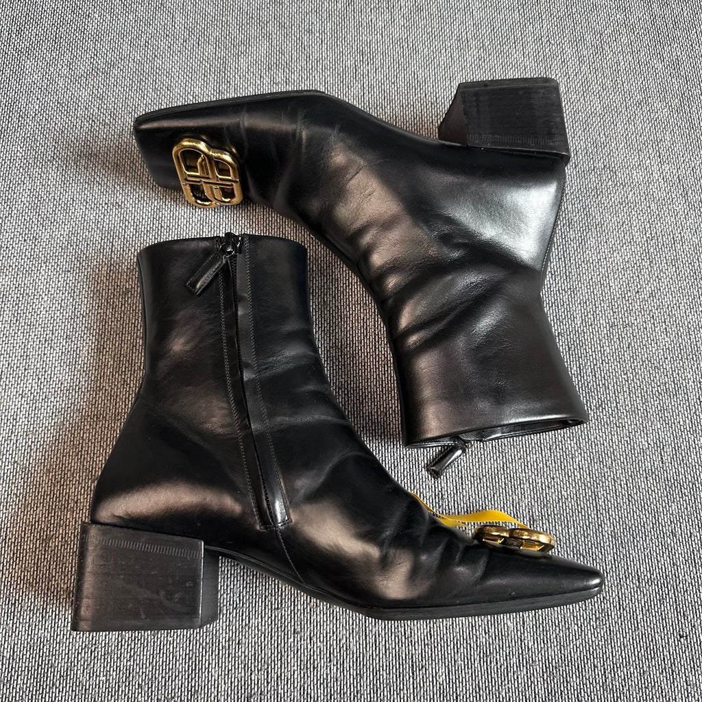 空白 Leather Ankle boots