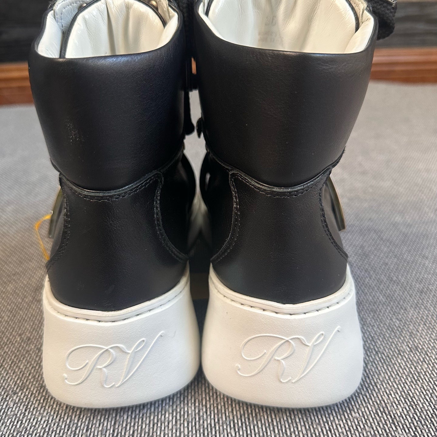 rv Black Skate shoes