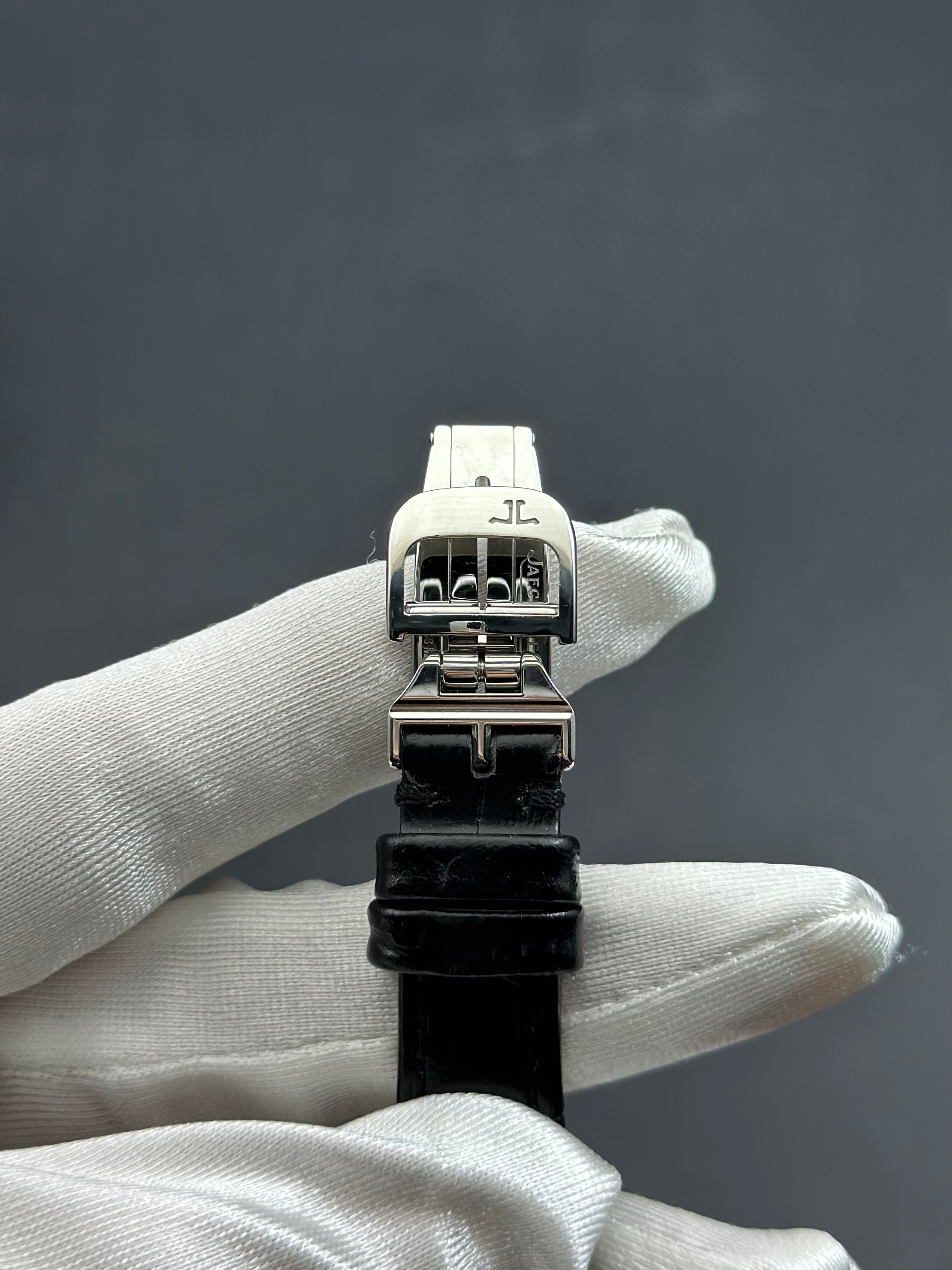 Jaeger LeCoultre Manual-wind watch