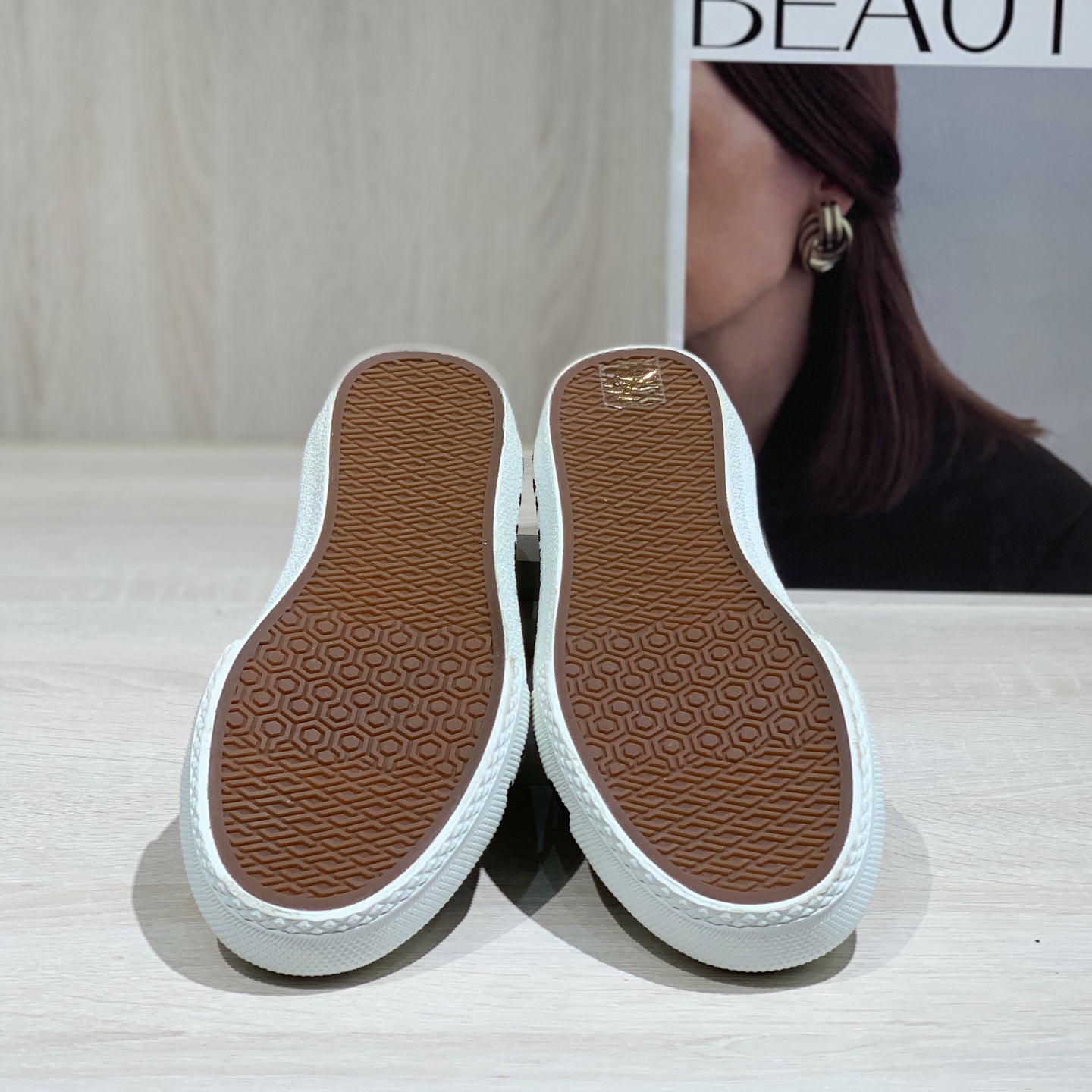 Burberry Beige Skate shoes 40 80505061