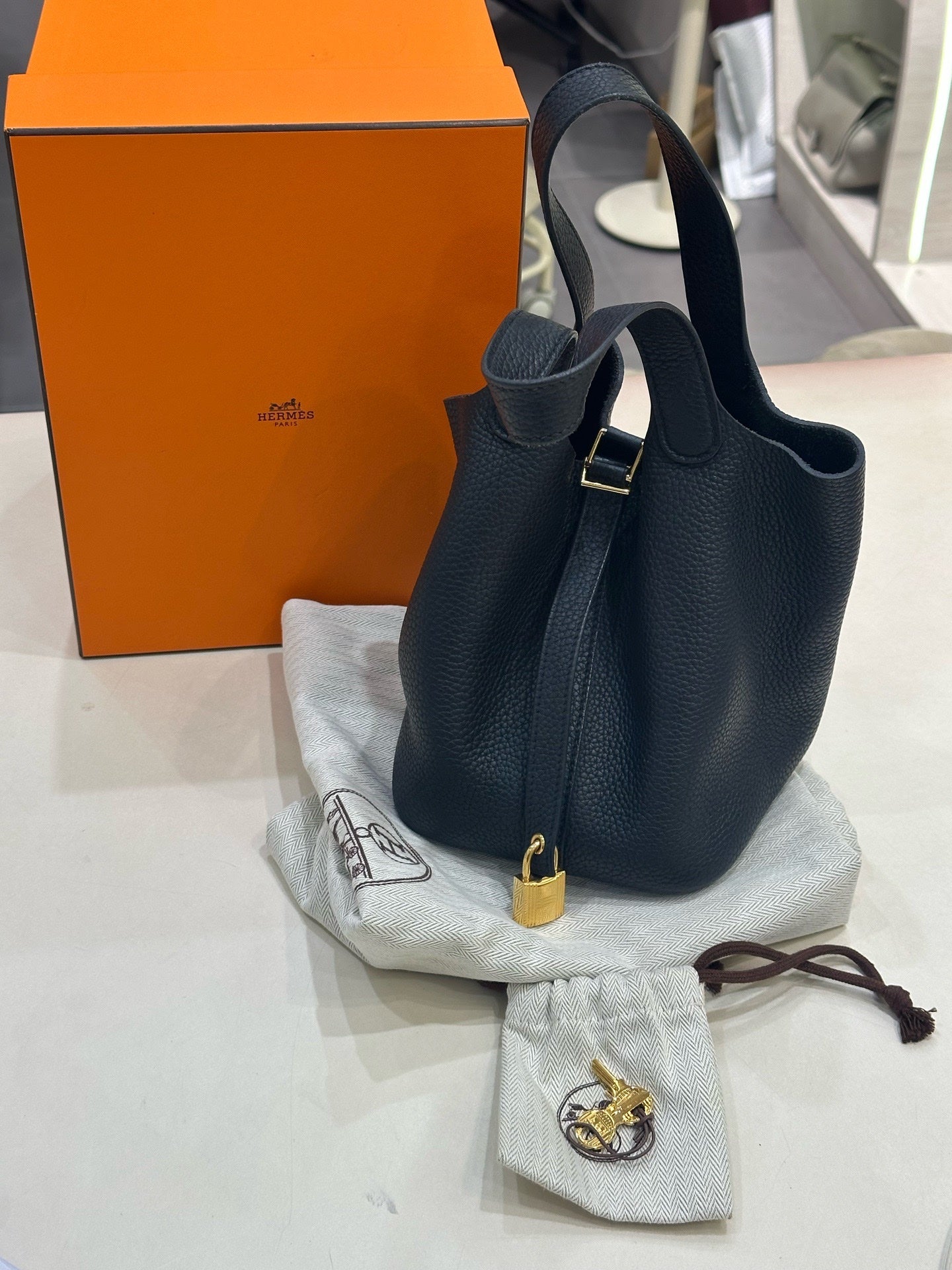 Hermes 915780