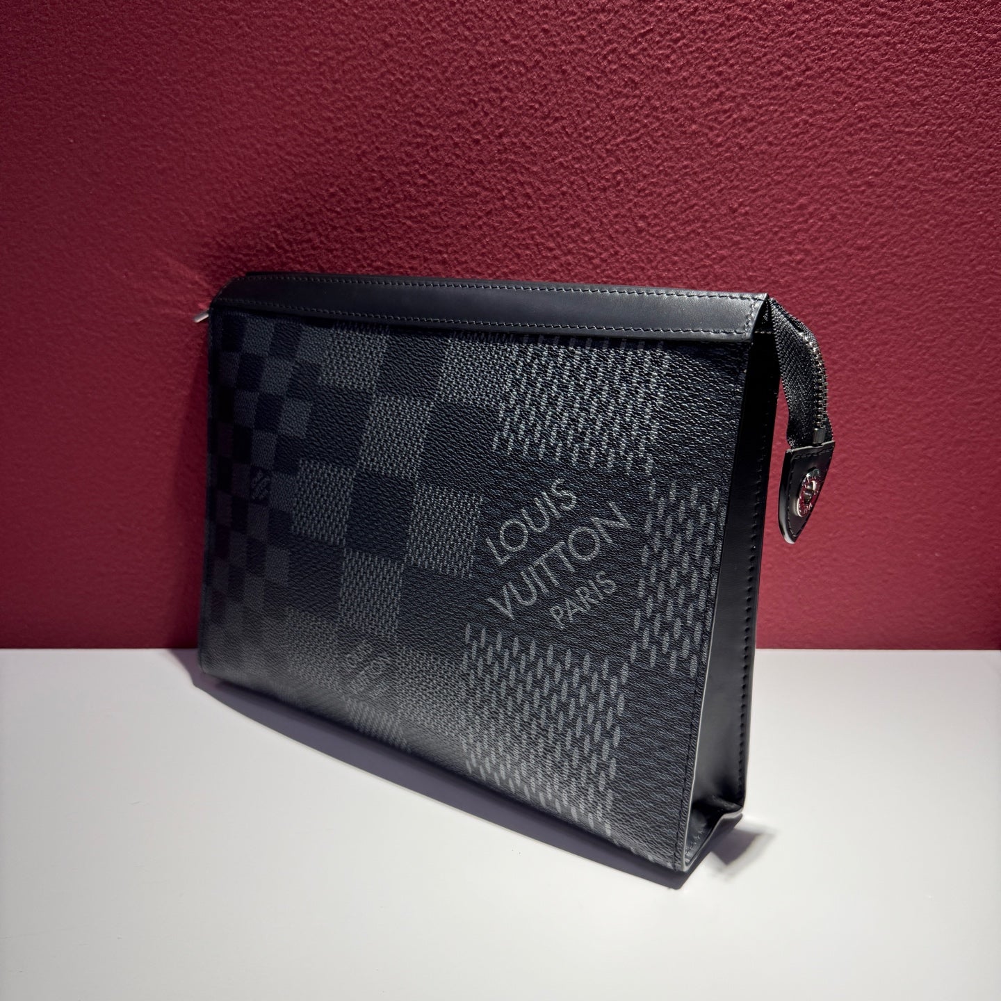 Louis Vuitton Pochette Voyage Clutch 27 x 21 x 6 N60444