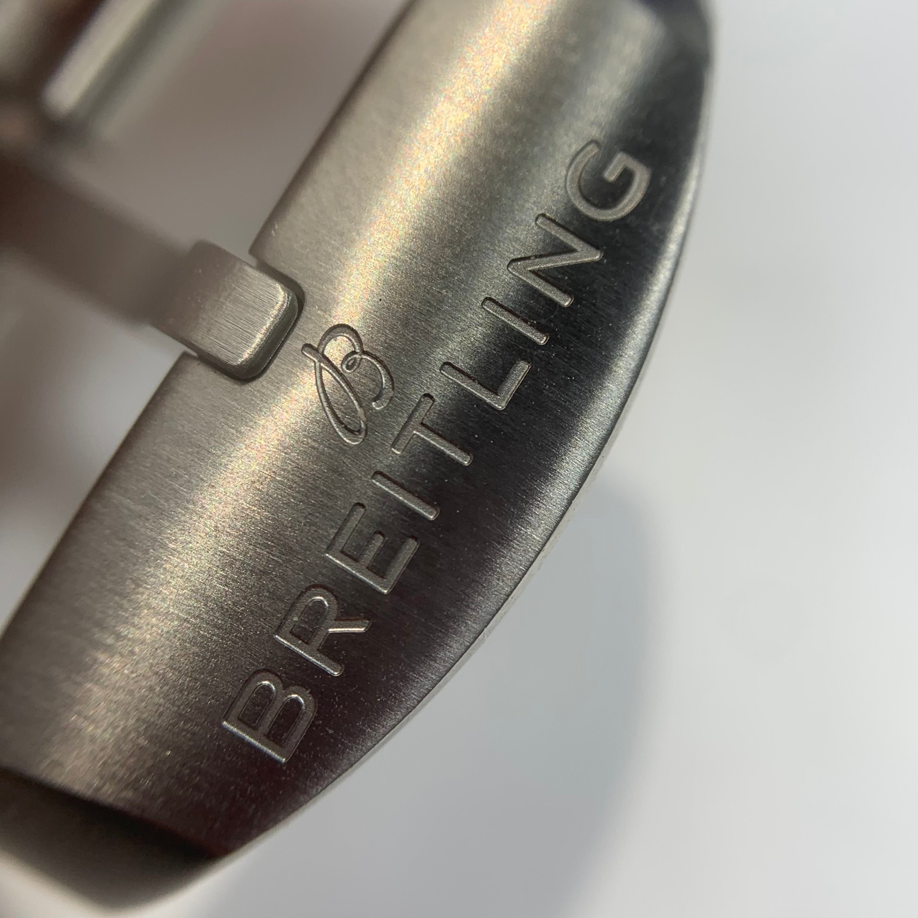 Breitling Avenger Automatic Mechanical Watch 42mm Night Mission Edition 42 millimeters S17328101B1X1